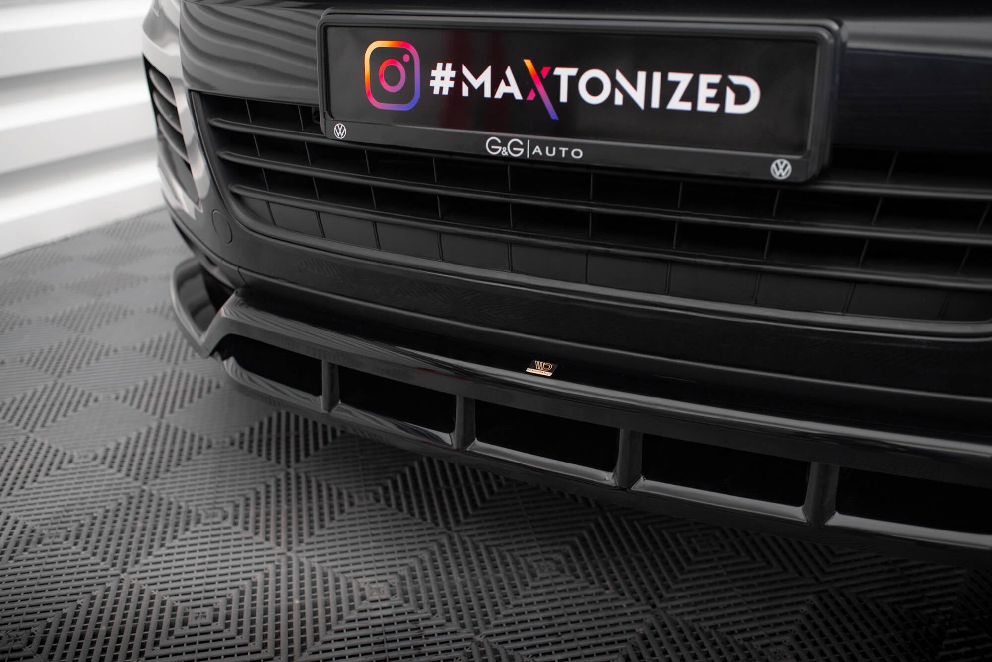 Maxton Design Street+ Spoilerlippe Front Ansatz passend für VW Touareg Mk2 schwarz Hochglanz