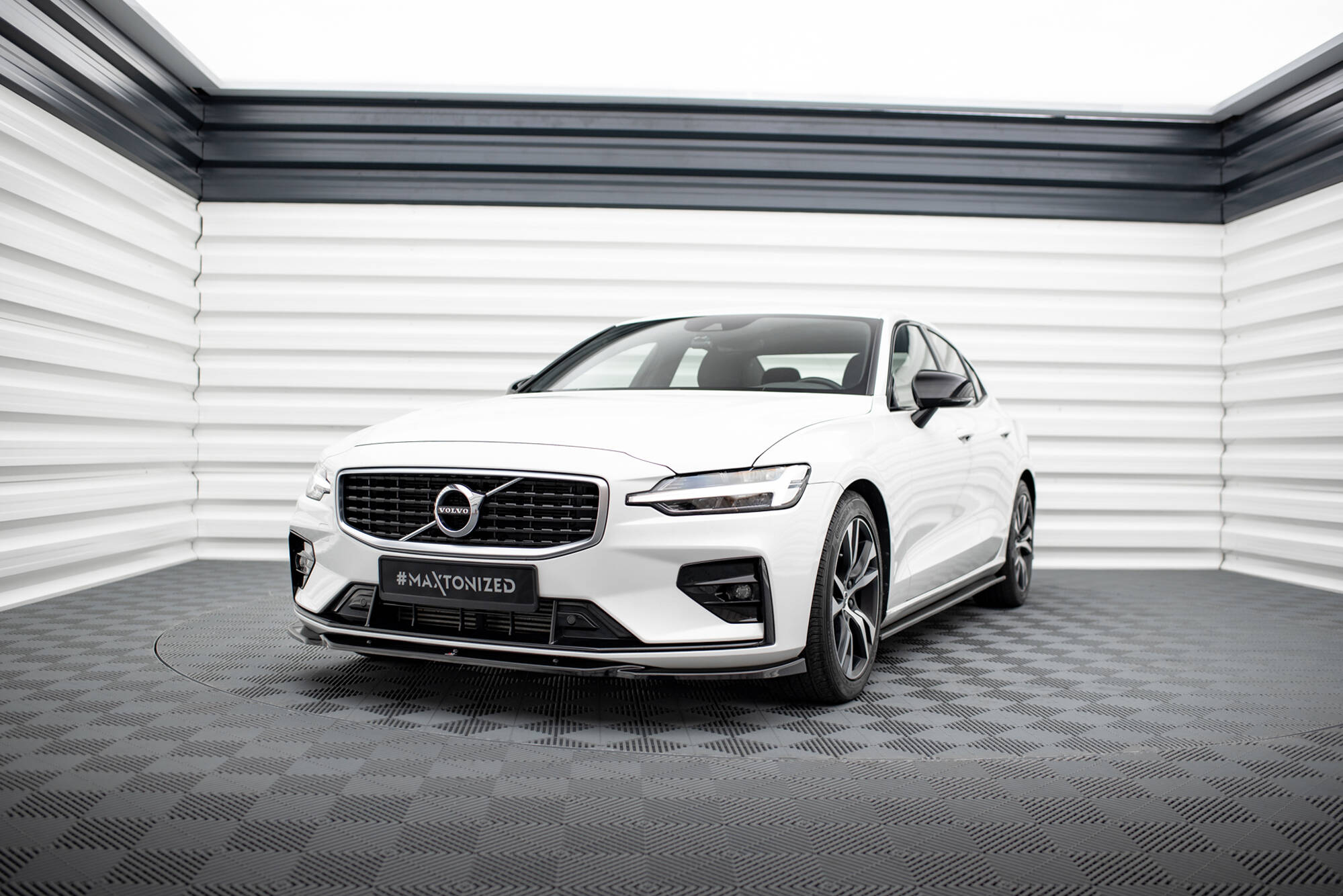 Maxton Design Street+ Spoilerlippe Front Ansatz V.2 passend für Volvo S60/V60 R-Design Mk3 schwarz Hochglanz