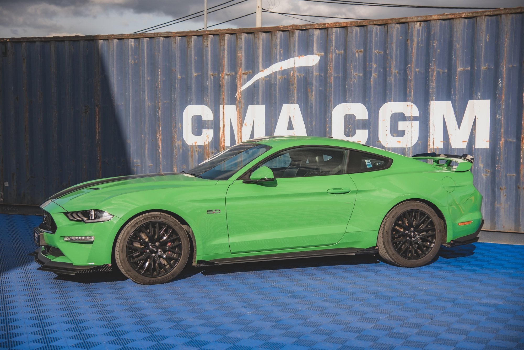 Maxton Design Street Pro Street+ Seitenschweller Leisten passend für V.1 + Flaps passend für Ford Mustang GT Mk6 Facelift schwarz Hochglanz