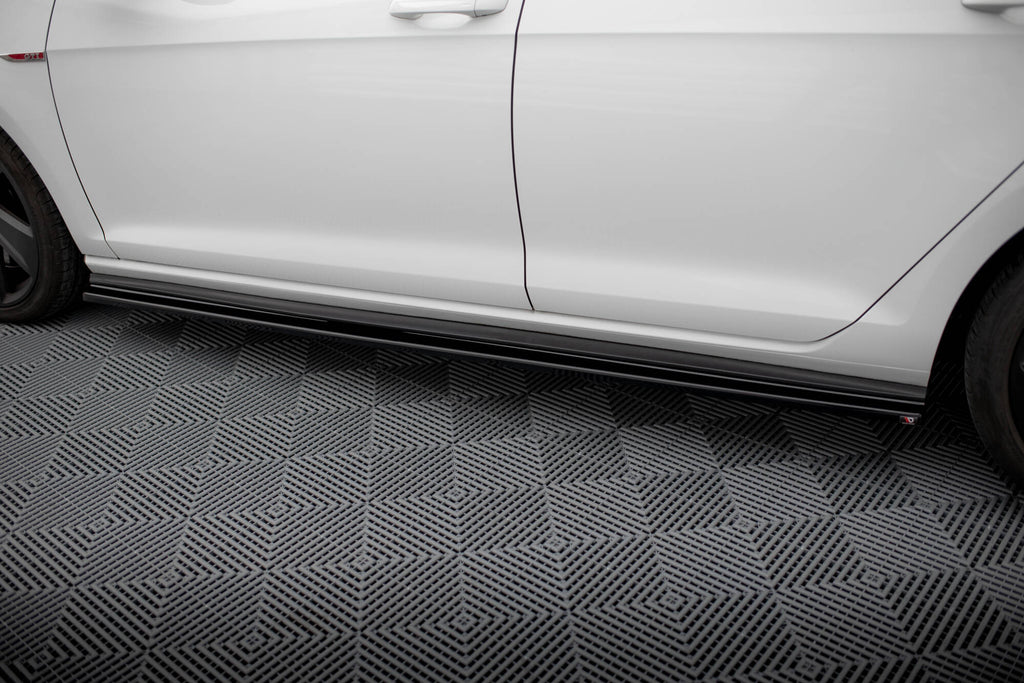 Maxton Design Street+ Seitenschweller Leisten passend für V.1 passend für VW Golf GTI / GTD Mk7 / Mk7 Facelift (breit) schwarz Hochglanz