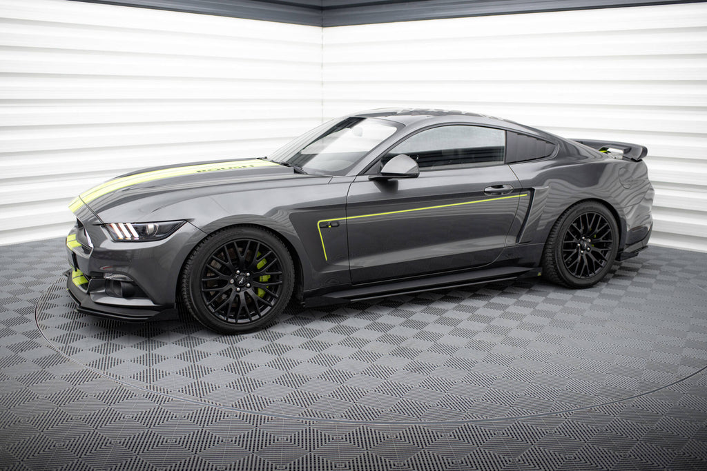 Maxton Design Street Pro Street+ Seitenschweller Leisten + Flaps passend für Ford Mustang GT Mk6 schwarz Hochglanz