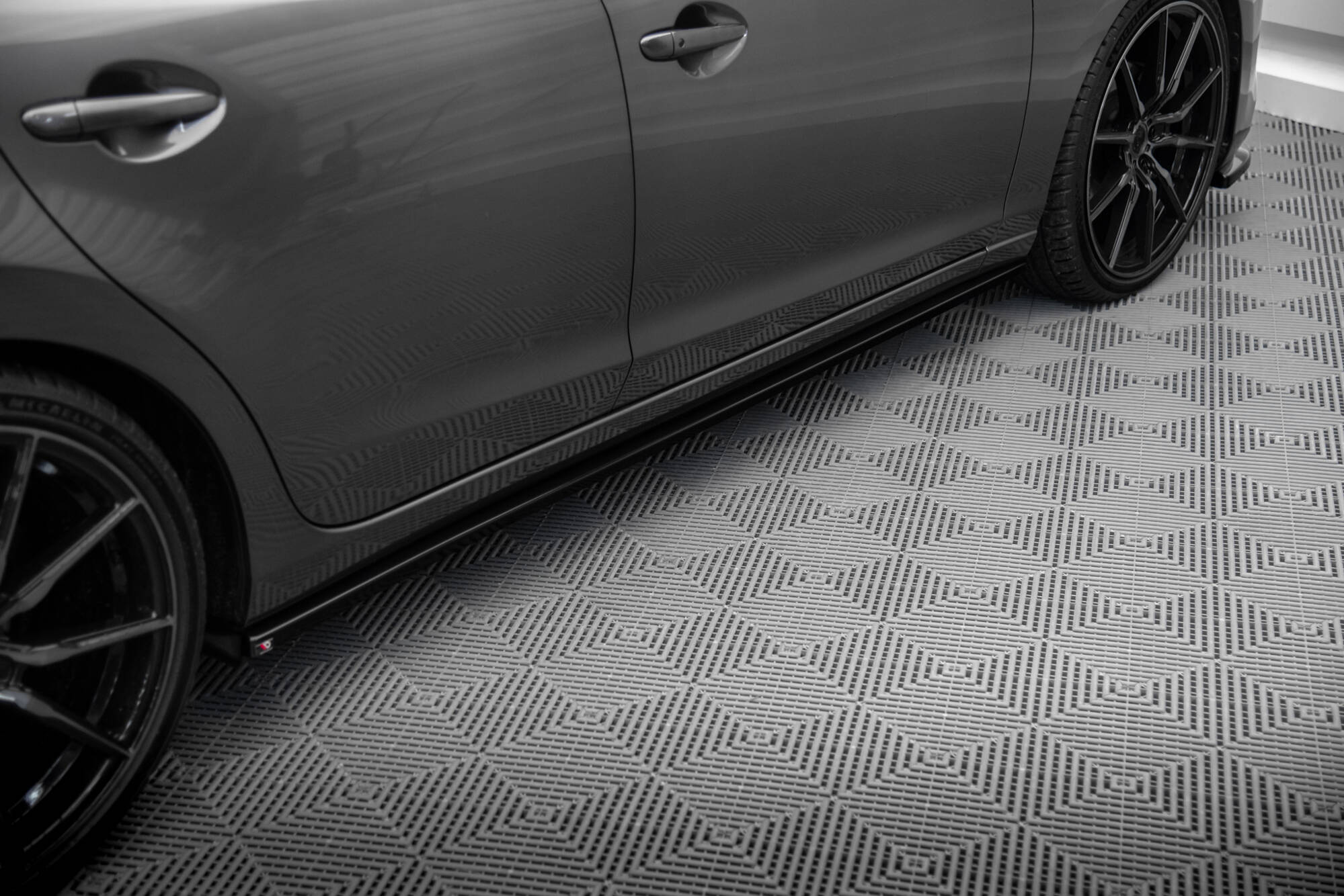 Maxton Design Street+ Seitenschweller Leisten passend für Mazda 6 Kombi Mk3 Facelift schwarz Hochglanz