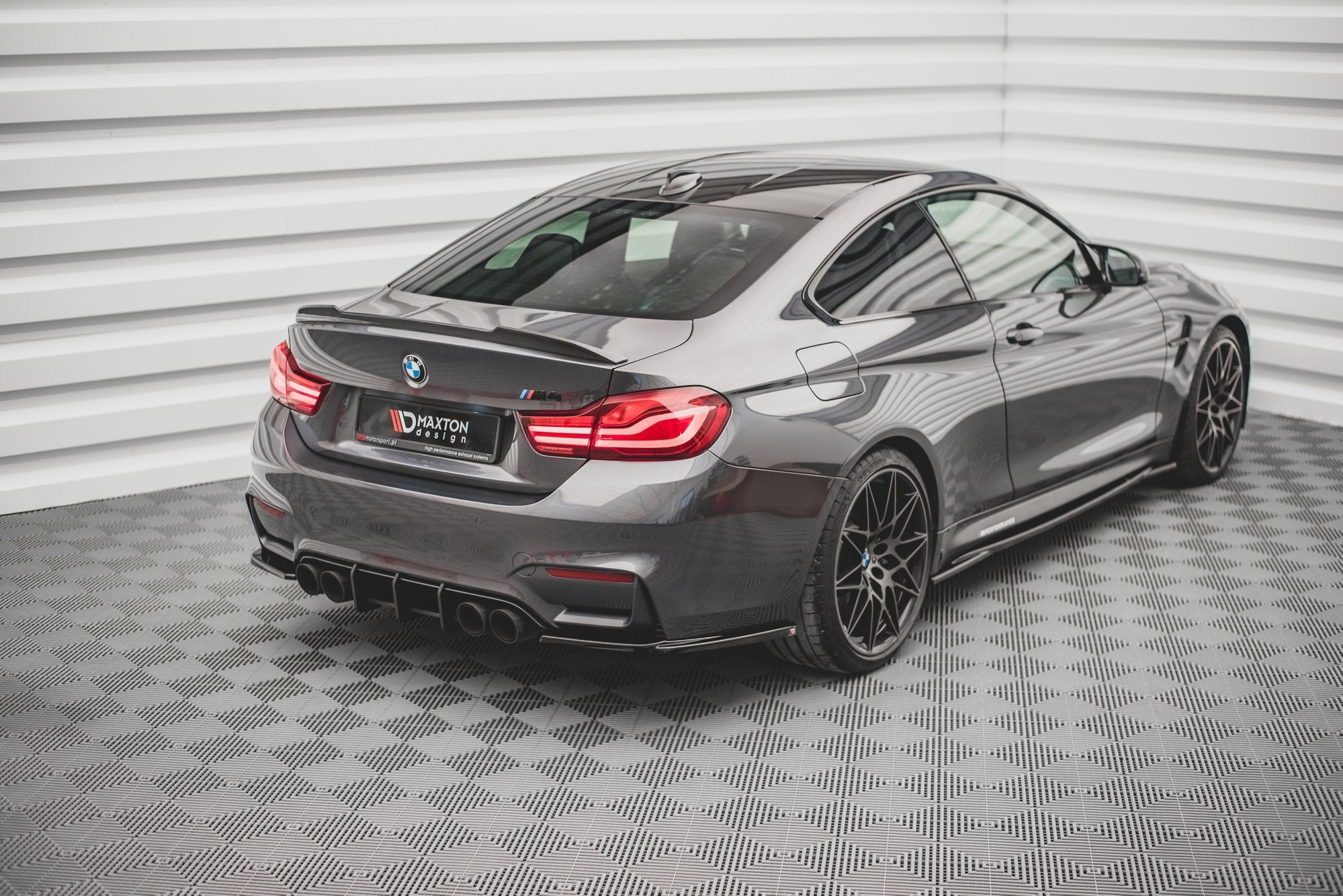 Maxton Design Heck Ansatz Flaps Diffusor V.2 passend für BMW M4 F82 schwarz Hochglanz