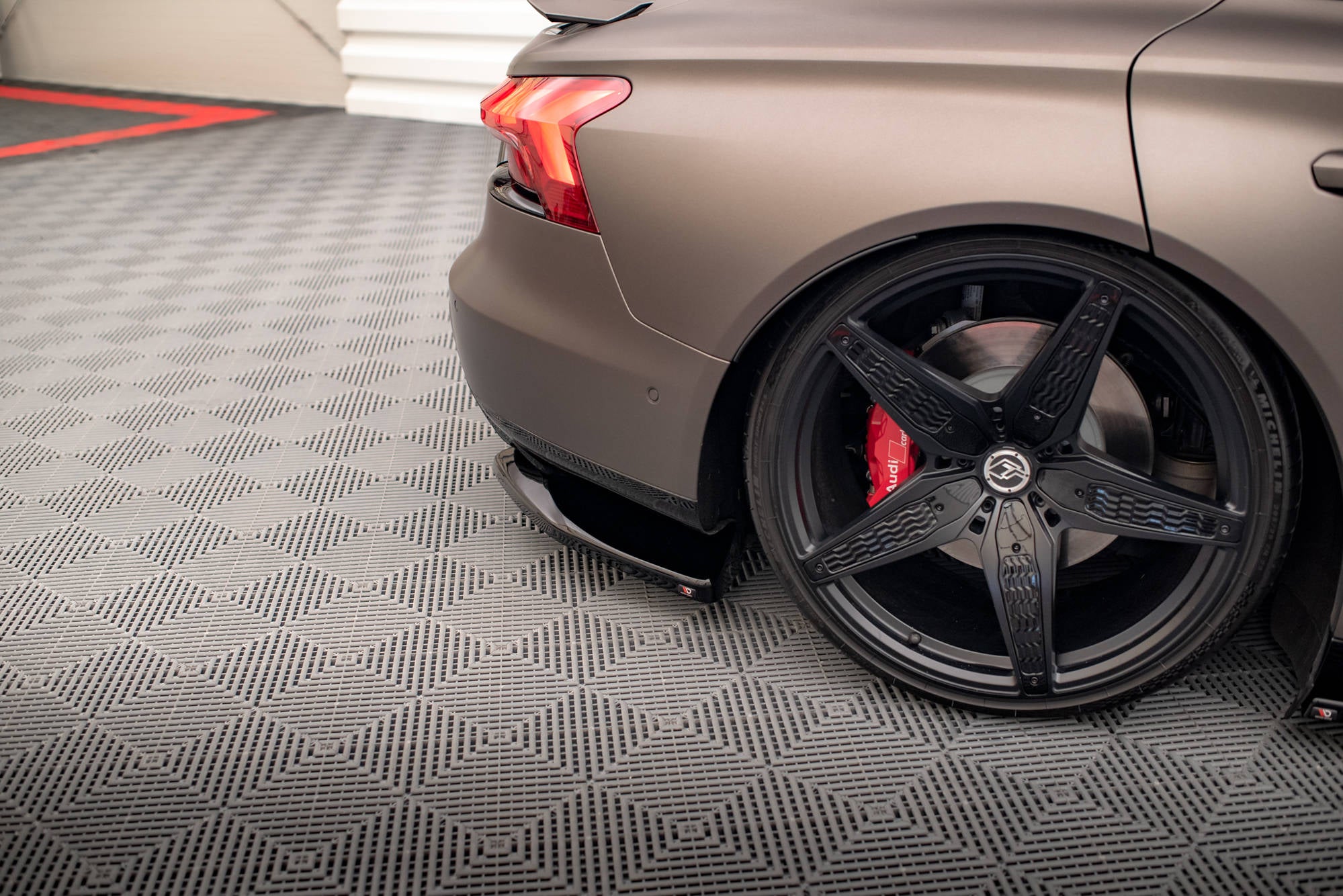 Maxton Design Heck Ansatz Flaps Diffusor V.1 passend für Audi e-Tron GT / RS GT Mk1 schwarz Hochglanz