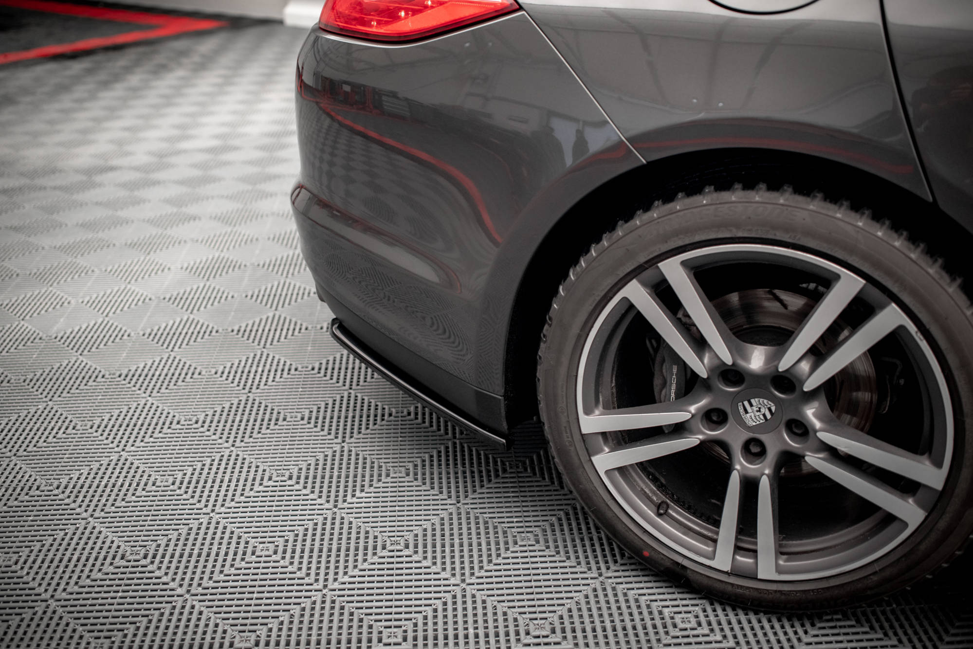 Maxton Design Heck Ansatz Flaps Diffusor passend für Porsche Panamera / Panamera Diesel 970 schwarz Hochglanz