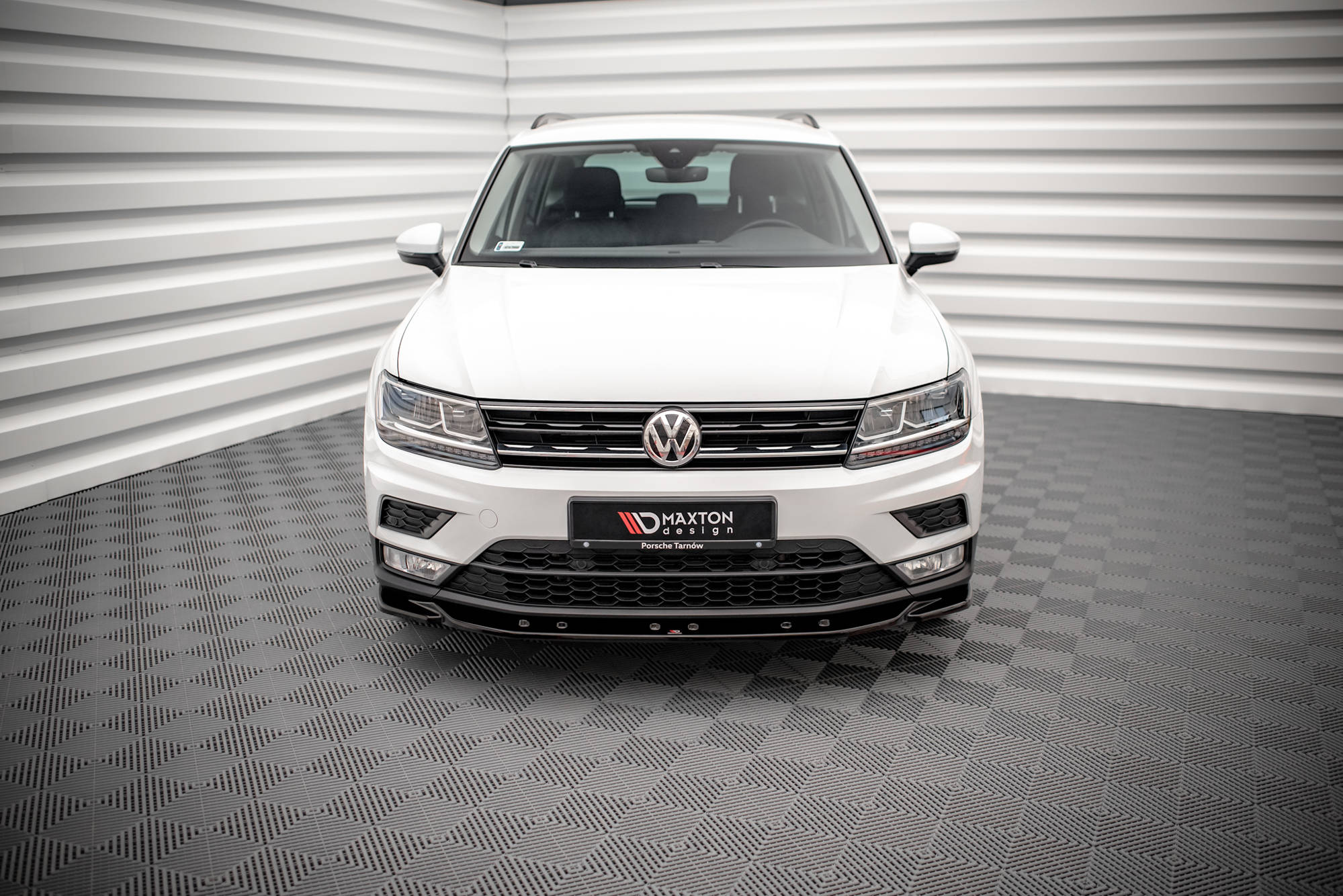 Maxton Design Street+ Spoilerlippe Front Ansatz passend für VW Tiguan Mk2 schwarz Hochglanz