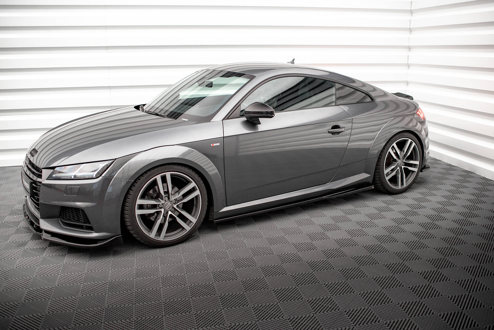 Maxton Design Street+ Seitenschweller Leisten passend für Audi TT S-Line 8S schwarz Hochglanz