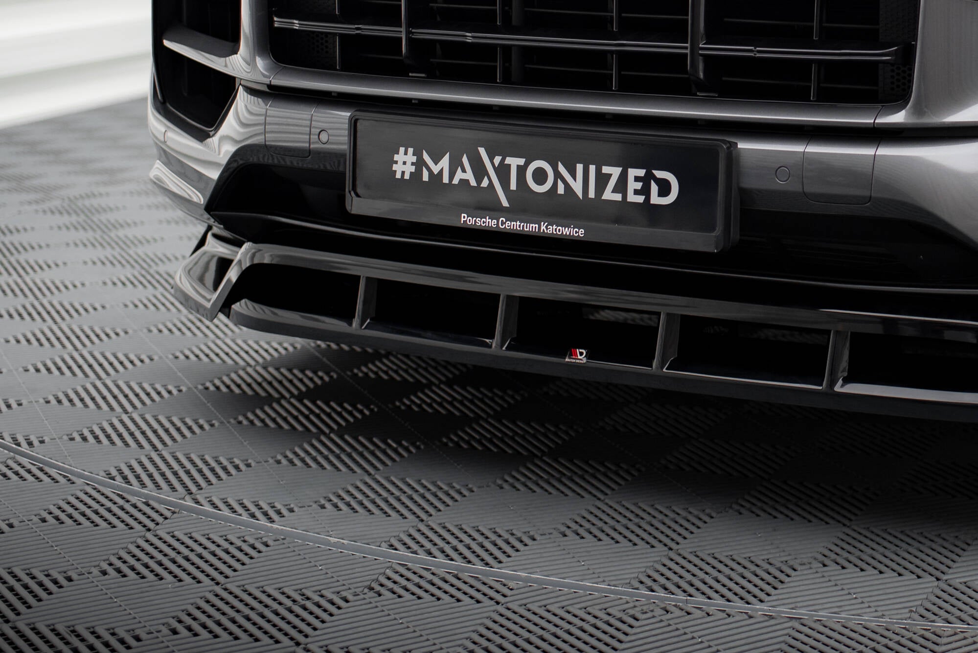 Maxton Design Street+ Spoilerlippe Front Ansatz passend für Porsche Cayenne Sport Design / Turbo SUV / Coupe Mk3 Facelift schwarz Hochglanz