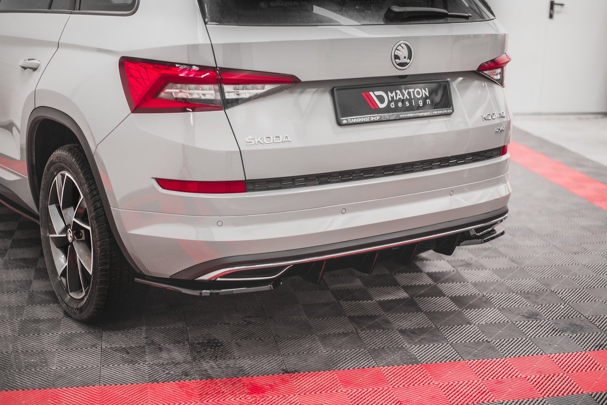 Maxton Design Heck Ansatz Flaps Diffusor passend für Skoda Kodiaq Sportline Mk1 / Mk1 Facelift schwarz Hochglanz