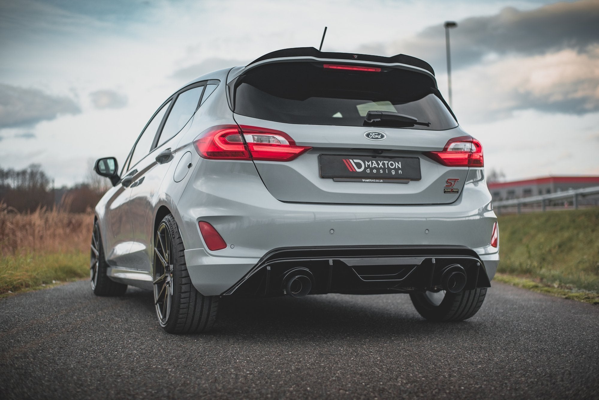 Maxton Design Diffusor Heck Ansatz passend für + Milltek Sport Auspuffverlängerung Ford Fiesta ST Mk8 + GPF System