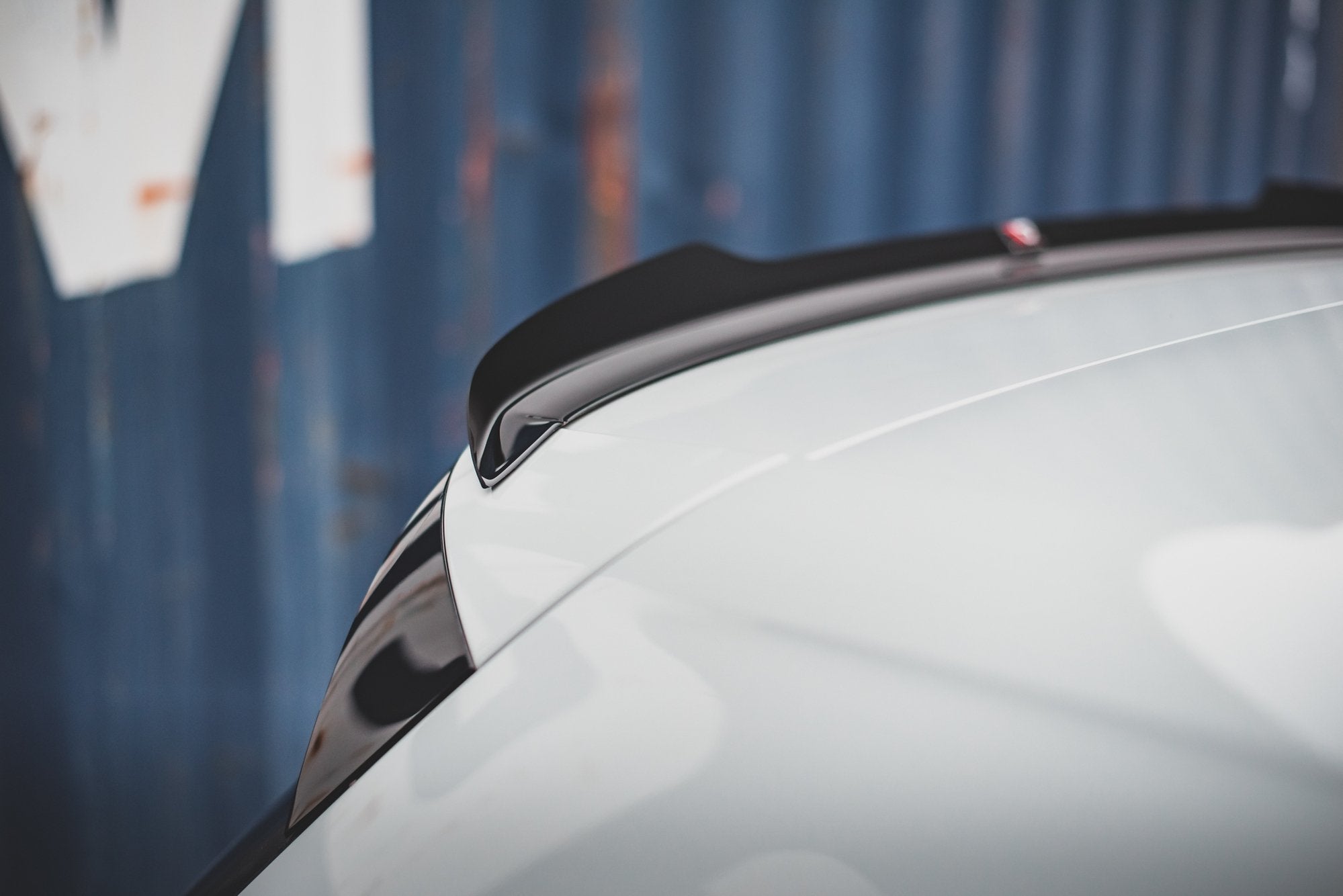 Maxton Design Spoiler CAP V.1 passend für VW Golf GTI / GTE / GTD / R-Line / R Mk8 schwarz Hochglanz