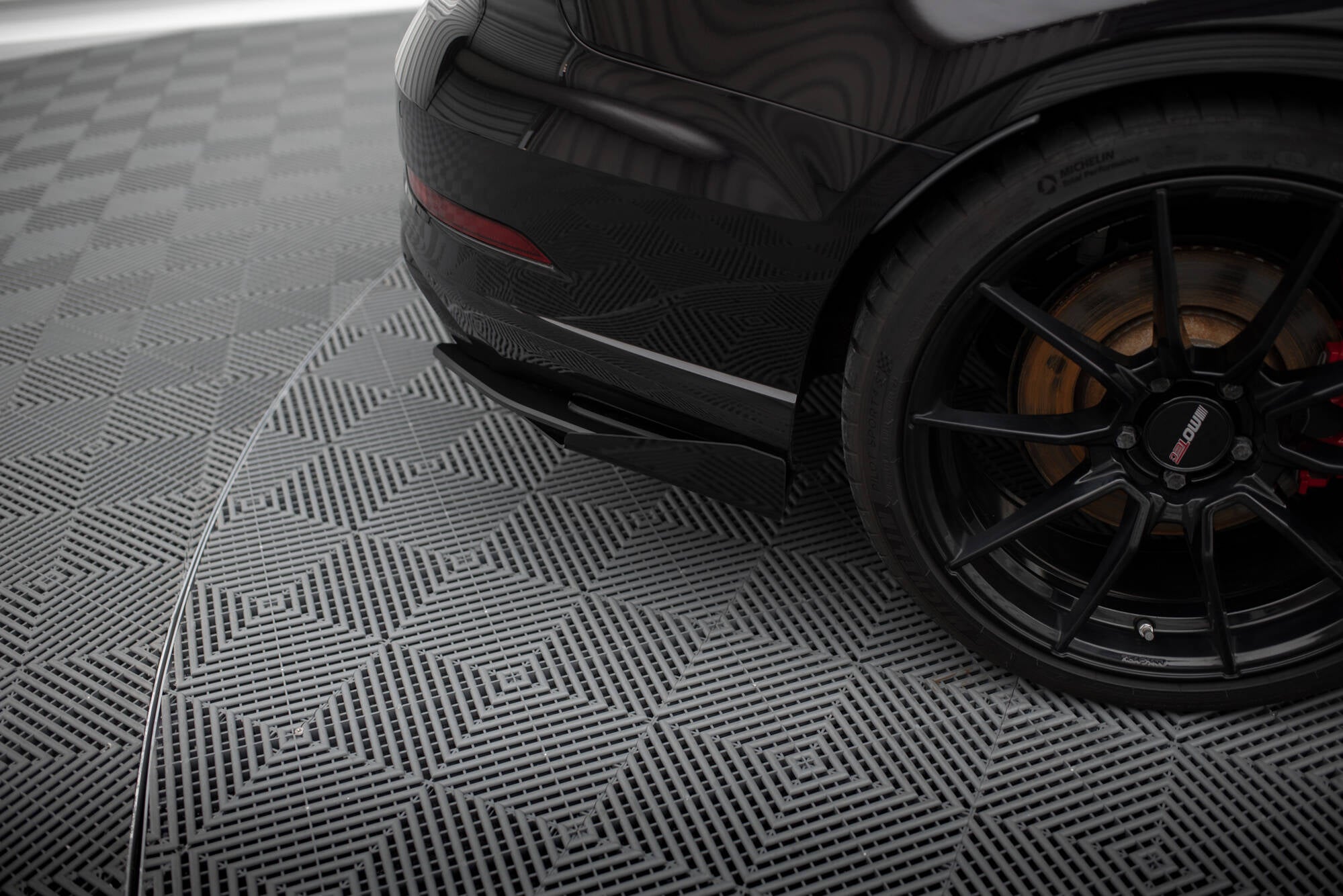 Maxton Design Street Pro Heck Ansatz Flaps Diffusor + Flaps passend für Audi RS3 Limousine 8V Facelift schwarz Hochglanz