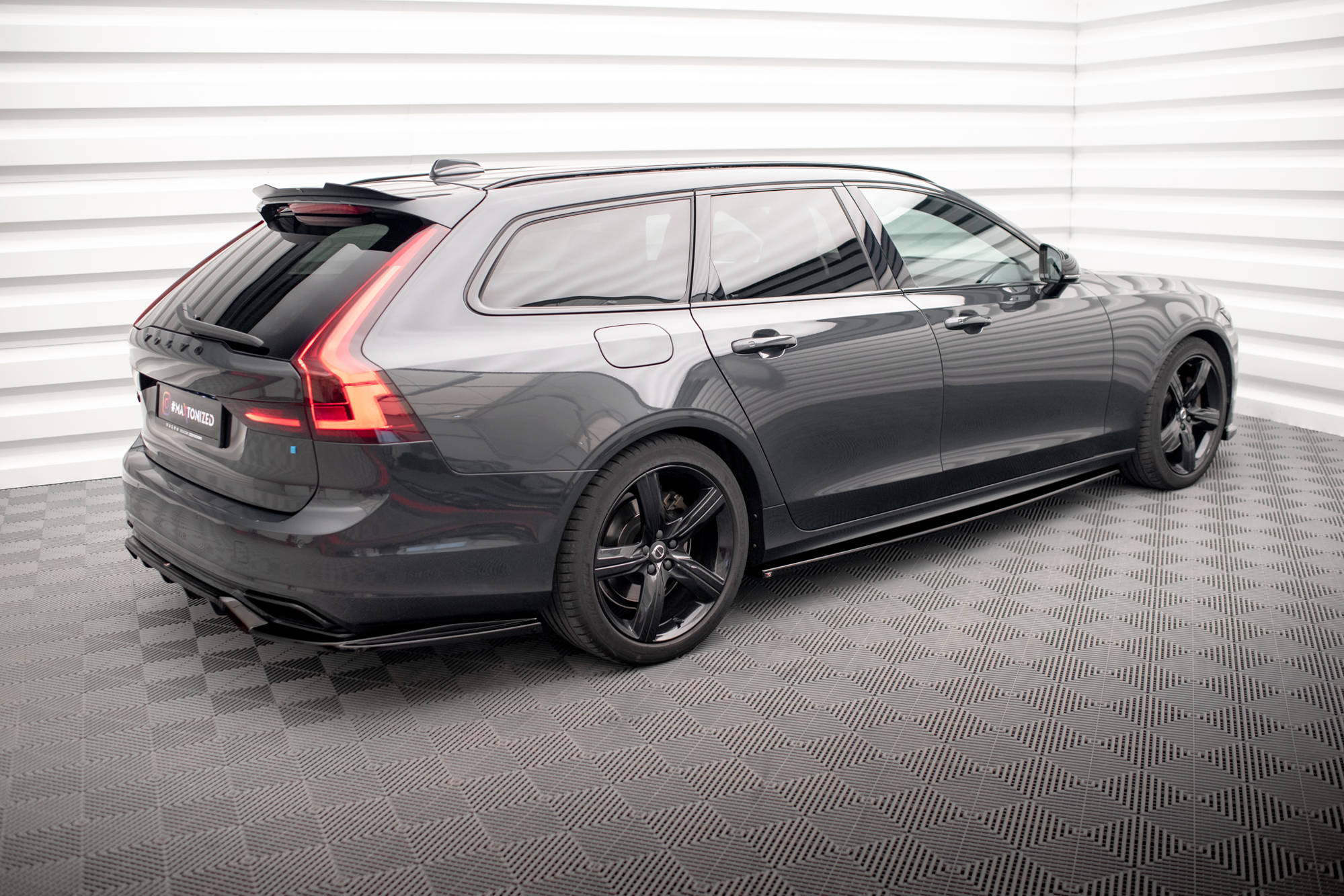 Maxton Design Street+ Seitenschweller Leisten passend für Volvo V90 / S90 R-Design Mk2 schwarz Hochglanz