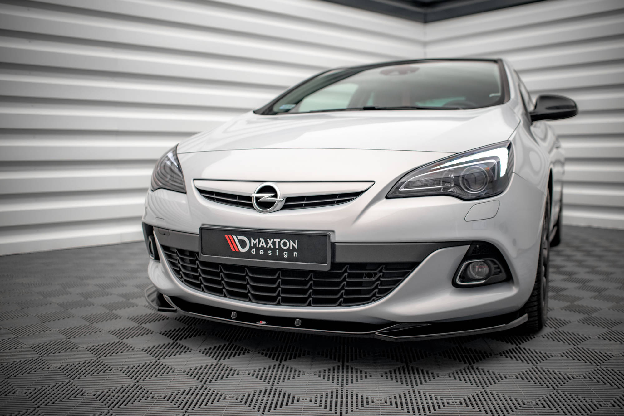 Maxton Design Street+ Spoilerlippe Front Ansatz V.1 passend für Opel Astra GTC OPC-Line J schwarz Hochglanz
