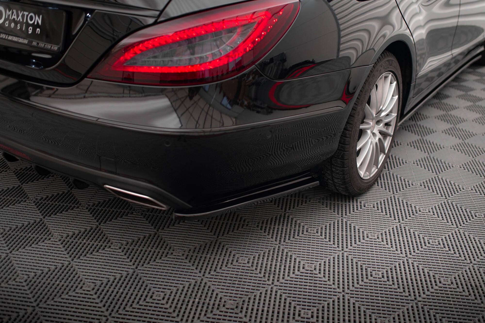 Maxton Design Heck Ansatz Flaps Diffusor passend für Mercedes-Benz CLS C218 schwarz Hochglanz