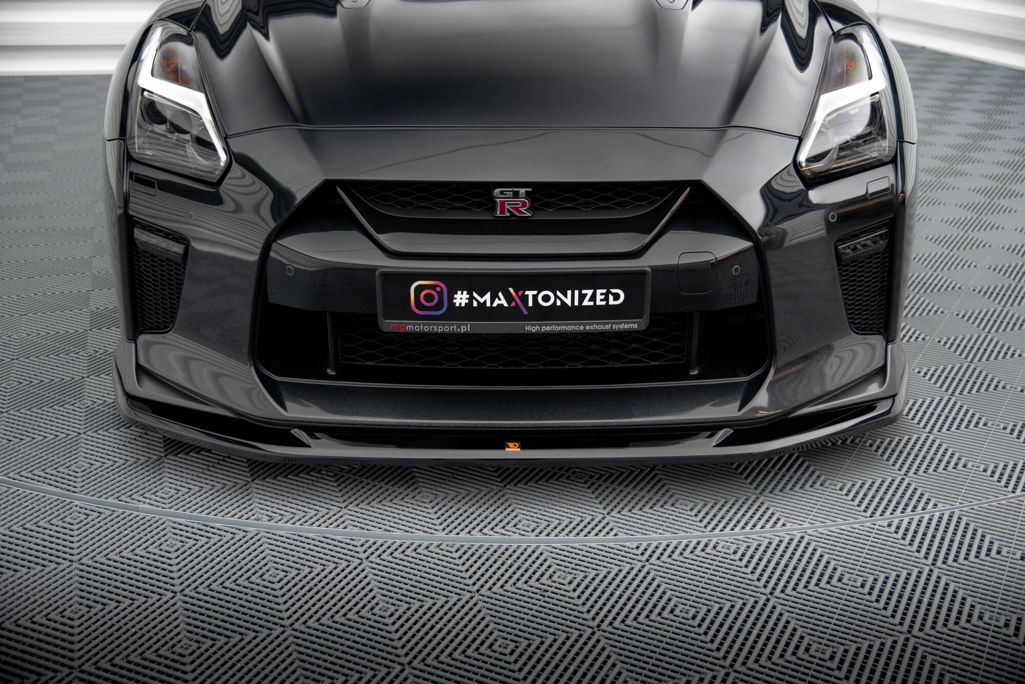 Maxton Design Street+ Spoilerlippe Front Ansatz V.1 passend für Nissan GTR R35 Facelift schwarz Hochglanz