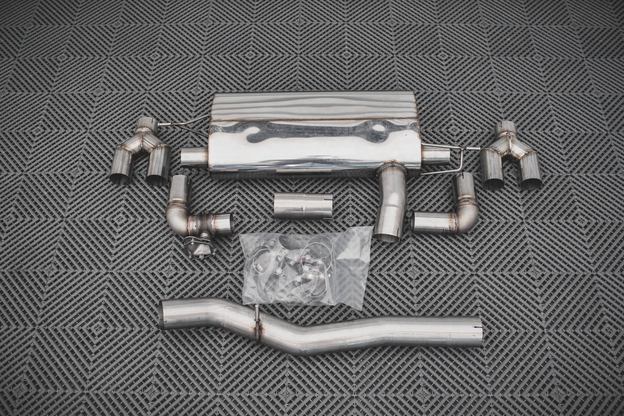 Maxton Design Diffusor Heck Ansatz V.2 für + Milltek Sport Auspuffverlängerung BMW 1er F40 M135i