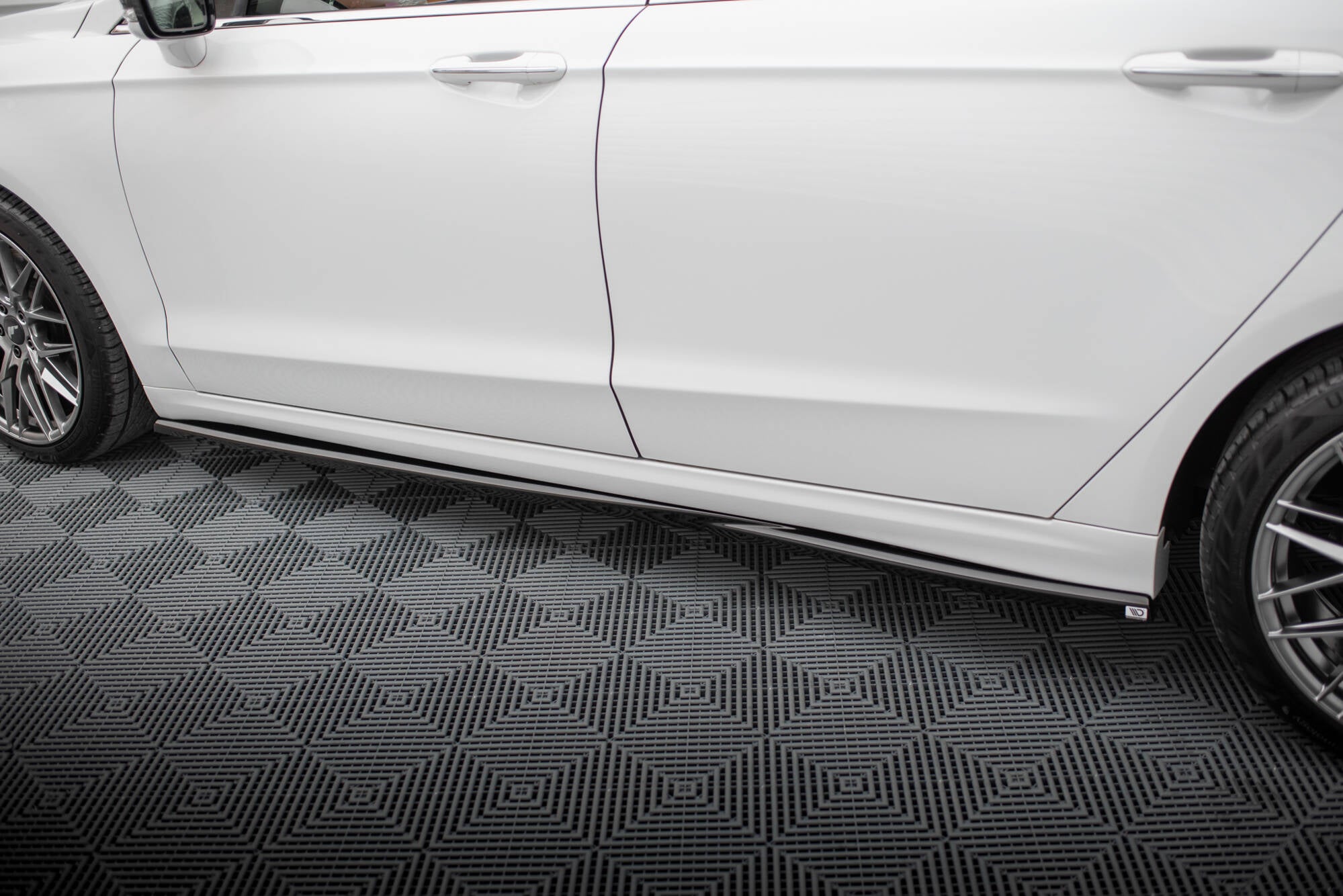 Maxton Design Street+ Seitenschweller Leisten passend für Ford Mondeo Sport Mk5 Facelift / Fusion Sport Mk2 Facelift schwarz Hochglanz