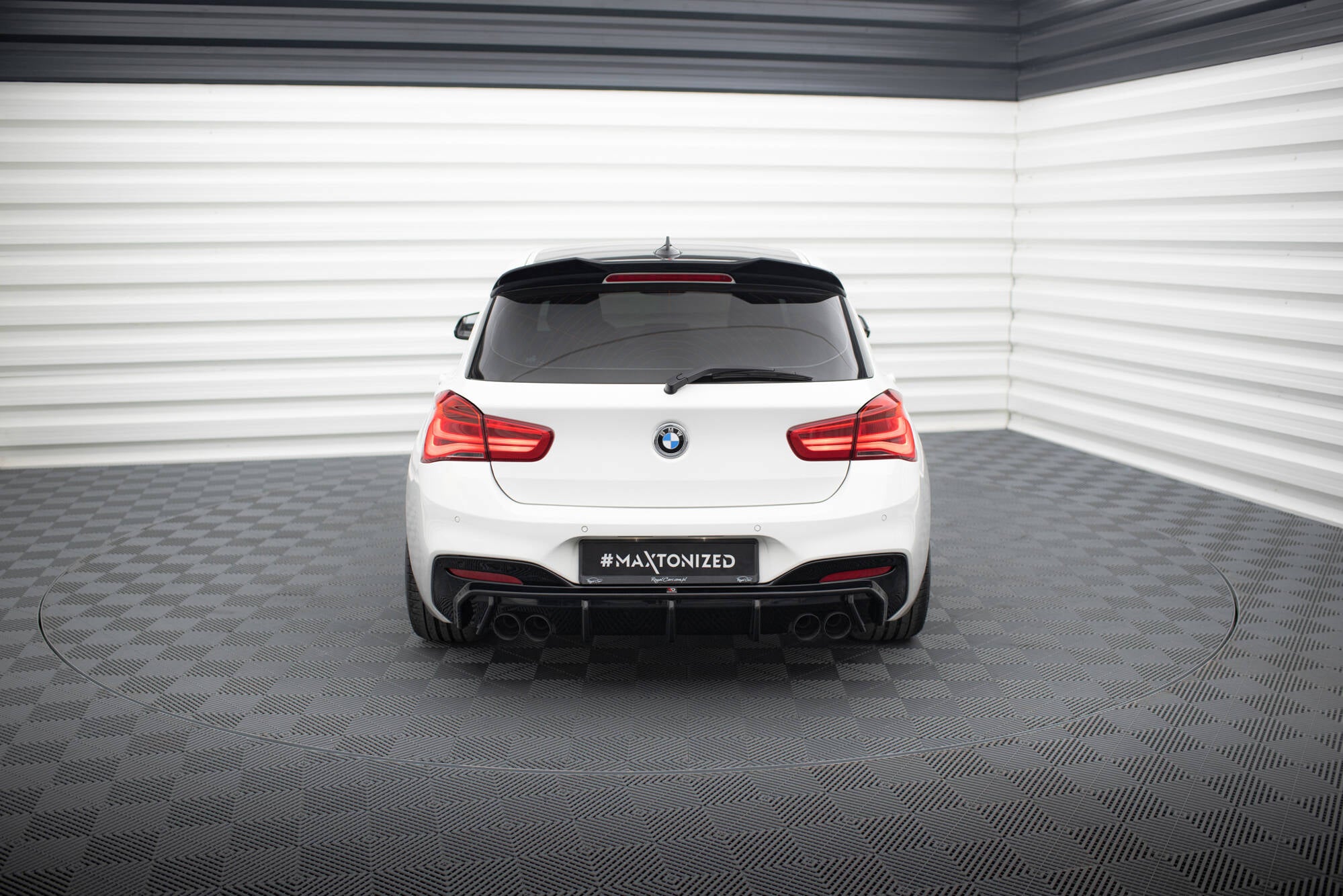 Maxton Design Diffusor Heck Ansatz V.3 passend für BMW 1er M-Paket / M140i F20 Facelift (Doppelauspuff li. re.)