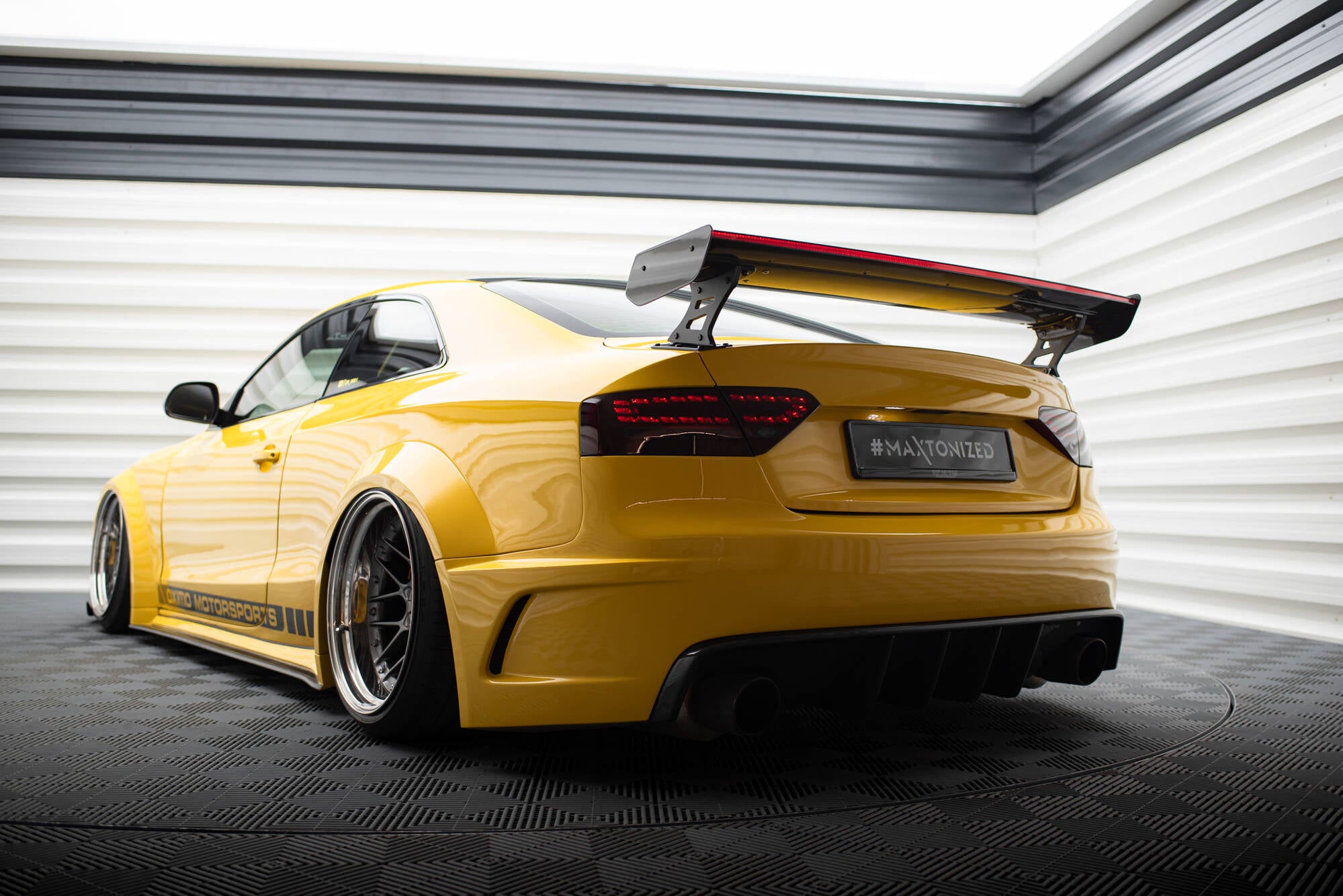 Maxton Design Carbon Spoiler With External Brackets Uprights + LED Audi A5 Coupe 8T für Audi A5 / S5 / RS5