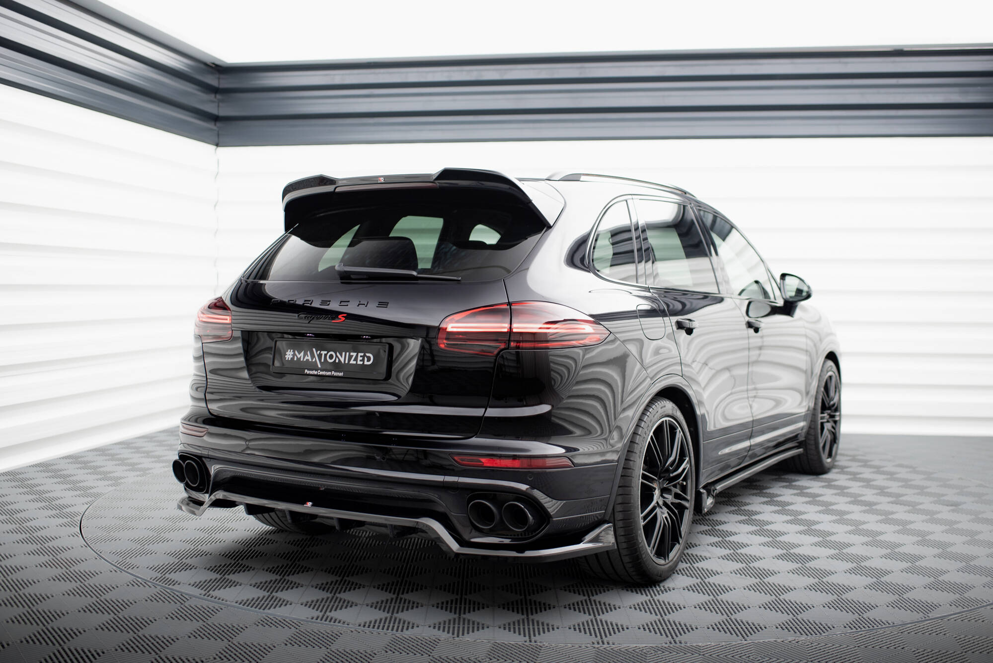 Maxton Design Spoiler CAP 3D passend für Porsche Cayenne Mk2 Facelift schwarz Hochglanz