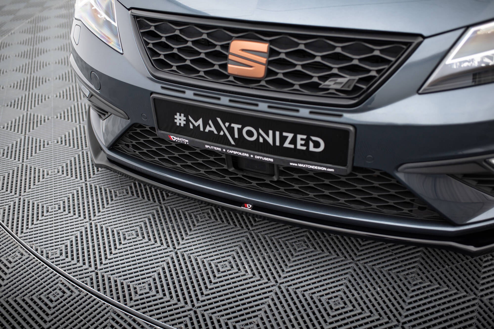 Maxton Design Street+ Spoilerlippe Front Ansatz V.7 passend für Seat Leon Cupra / FR Mk3 FL schwarz Hochglanz