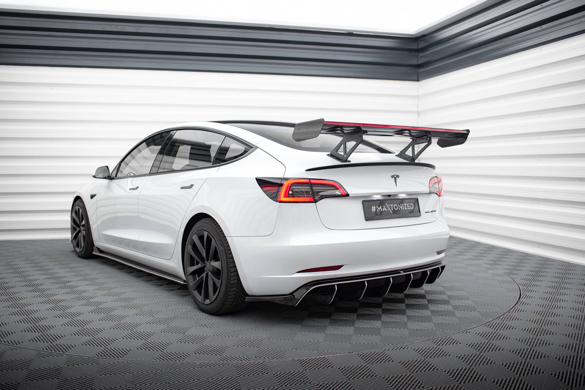 Maxton Design Carbon Spoiler + LED Tesla Model 3 für Tesla Model 3 Mk1
