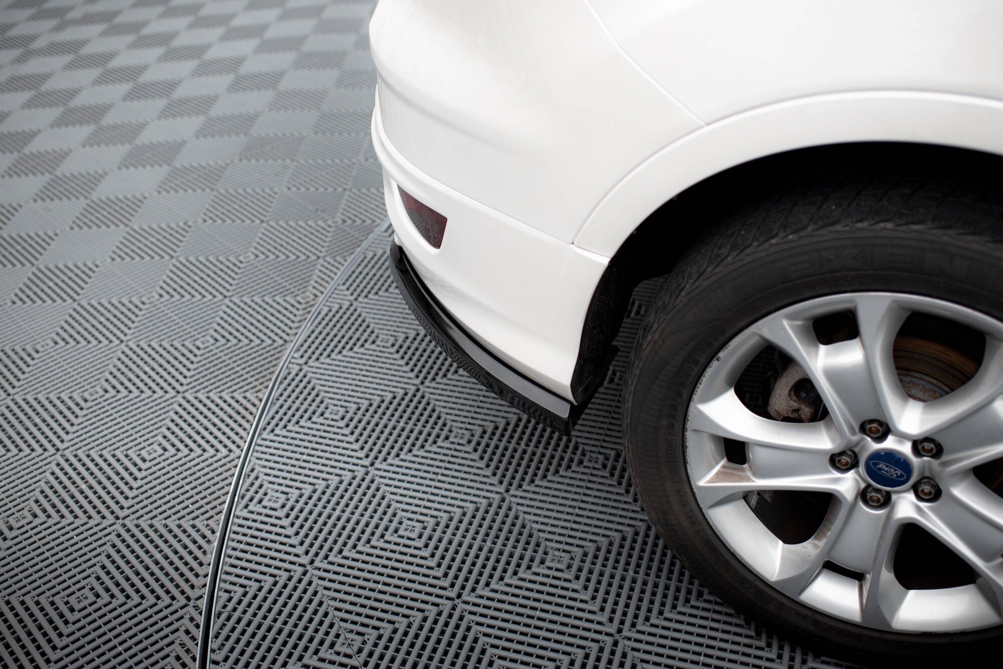 Maxton Design Heck Ansatz Flaps Diffusor passend für Ford Kuga ST-Line Mk2 Facelift schwarz Hochglanz