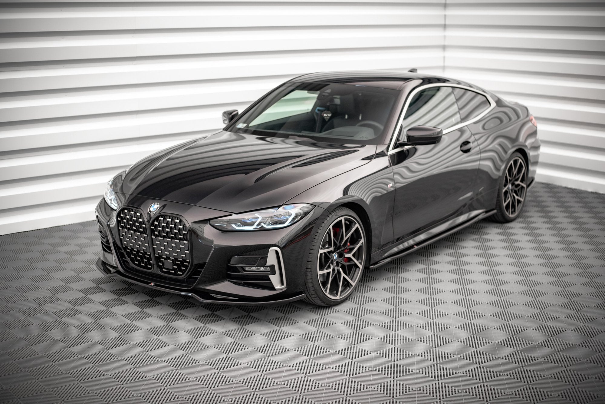 Maxton Design Street+ Spoilerlippe Front Ansatz V.3 passend für BMW 4er M-Paket / M440i G22 / G23 / G22 Facelift / G23 Facelift schwarz Hochglanz
