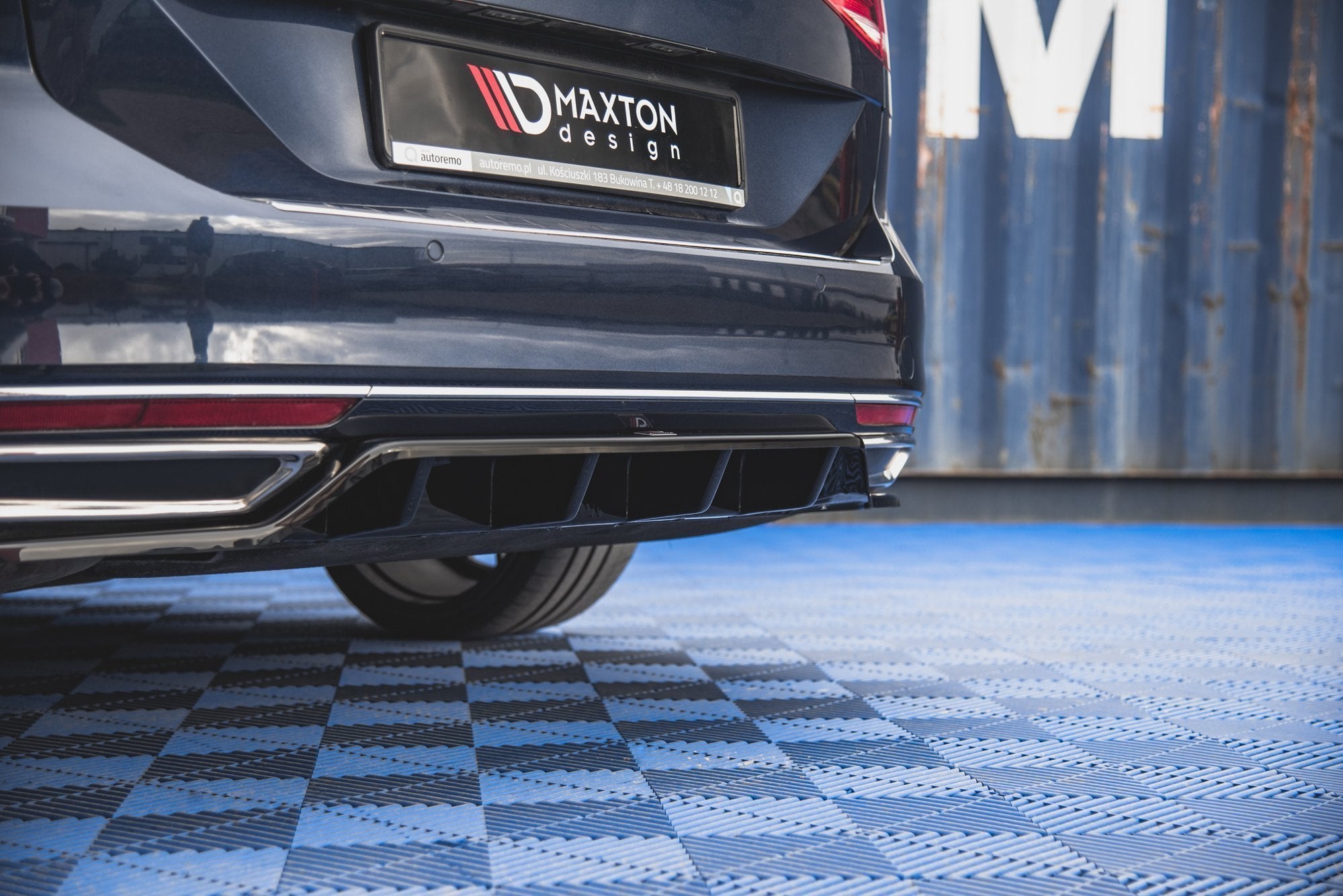 Maxton Design Street+ Mittlerer Diffusor RACE passend für VW Passat B8 schwarz Hochglanz