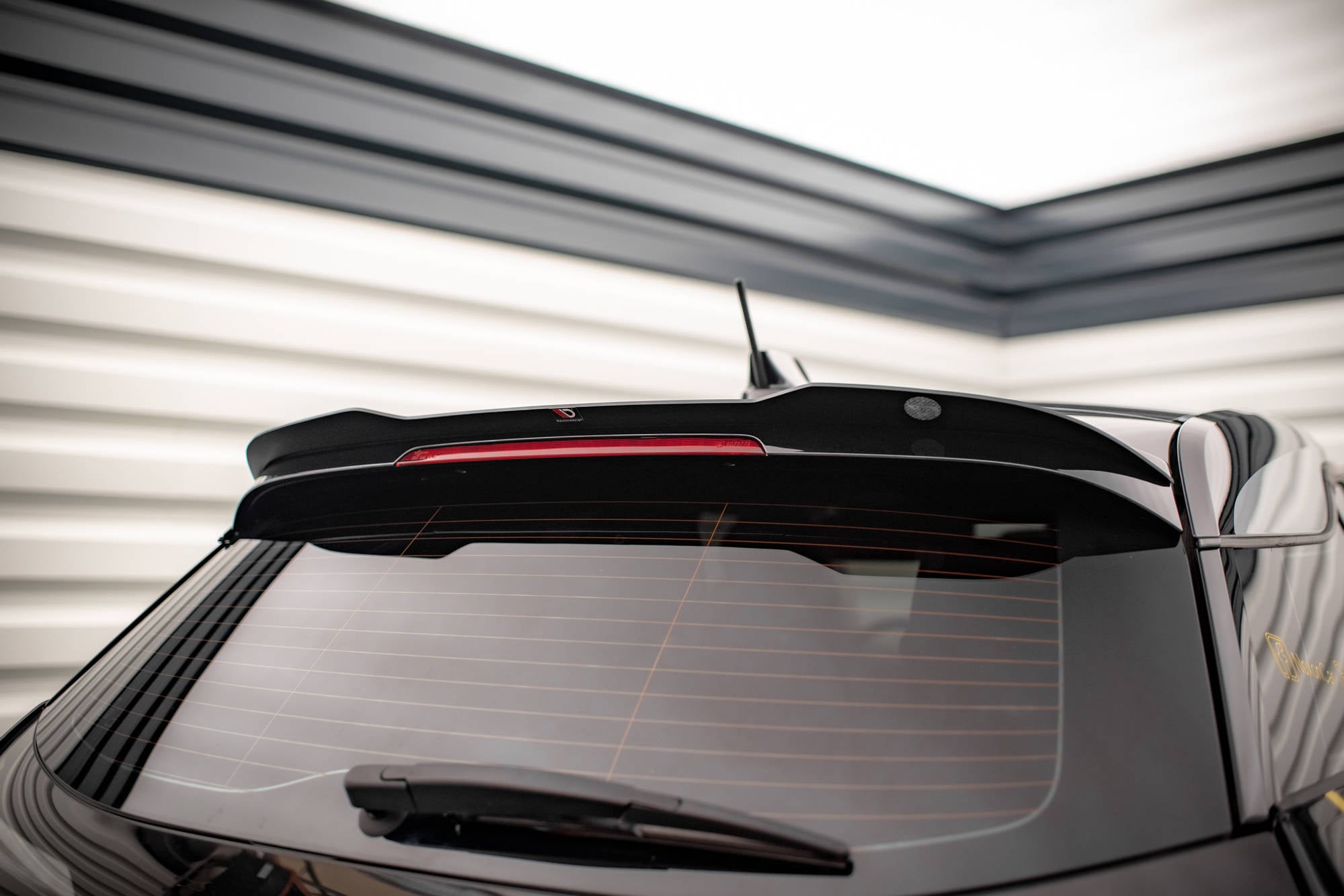 Maxton Design Spoiler CAP passend für BMW i3 S Mk1 Facelift schwarz Hochglanz