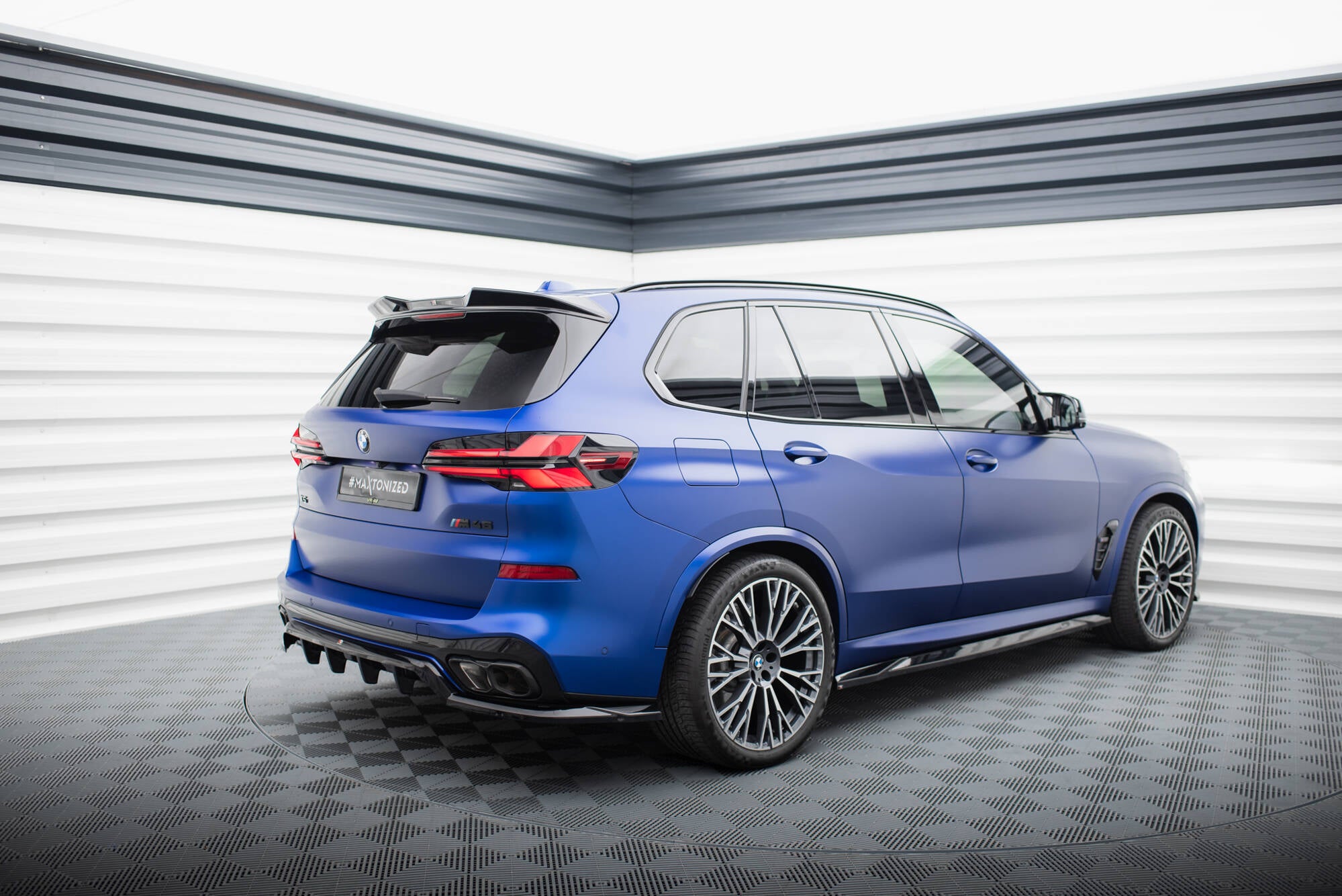 Maxton Design Street+ Mittlerer Diffusor RACE passend für V.1 BMW X5 M-Paket G05 Facelift schwarz Hochglanz