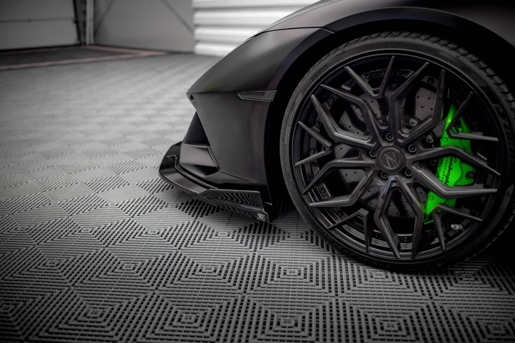Maxton Design Street+ Spoilerlippe Front Ansatz passend für Lamborghini Huracan EVO AWD schwarz Hochglanz
