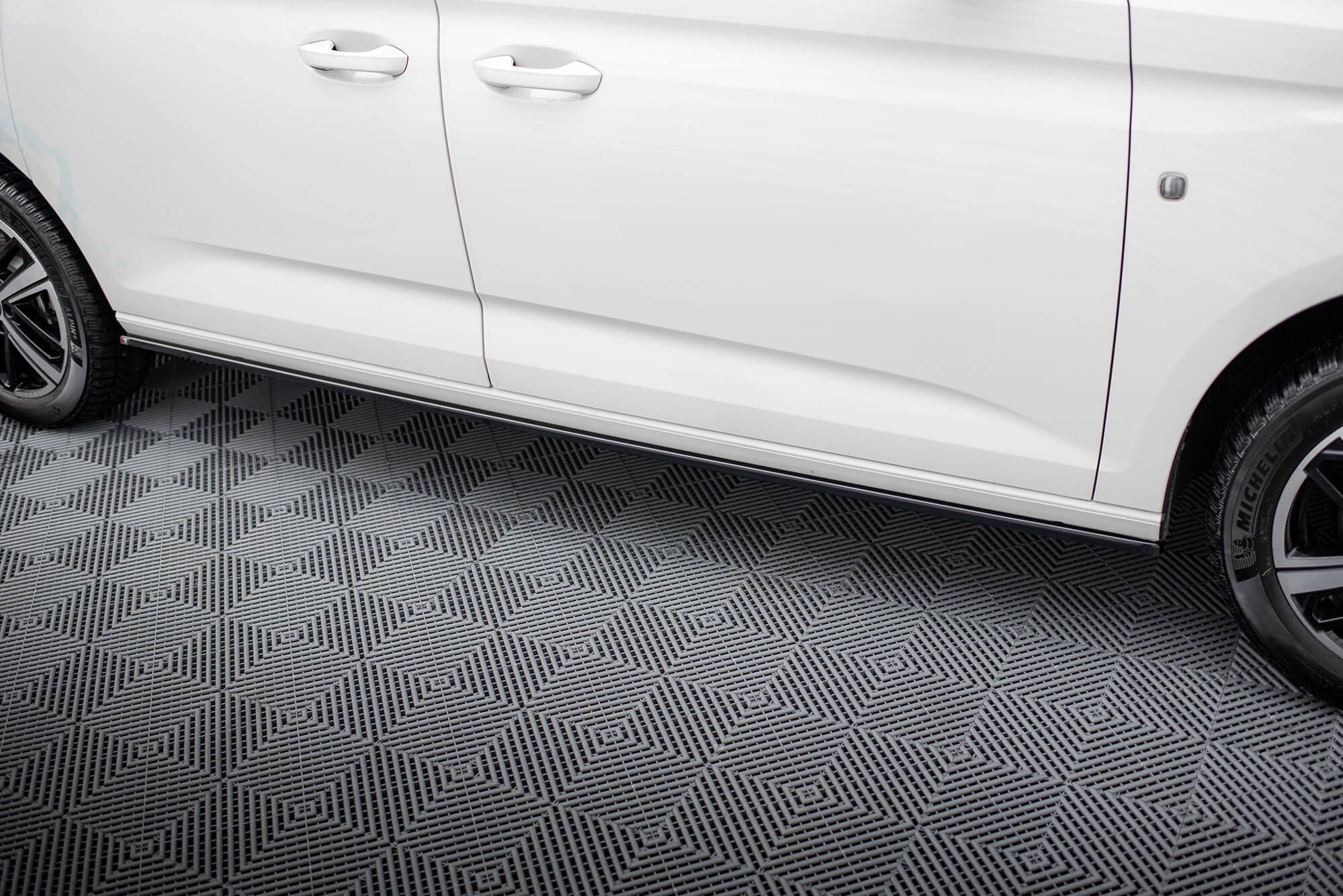 Maxton Design Street+ Seitenschweller Leisten passend für VW Caddy Maxi Mk5 schwarz Hochglanz