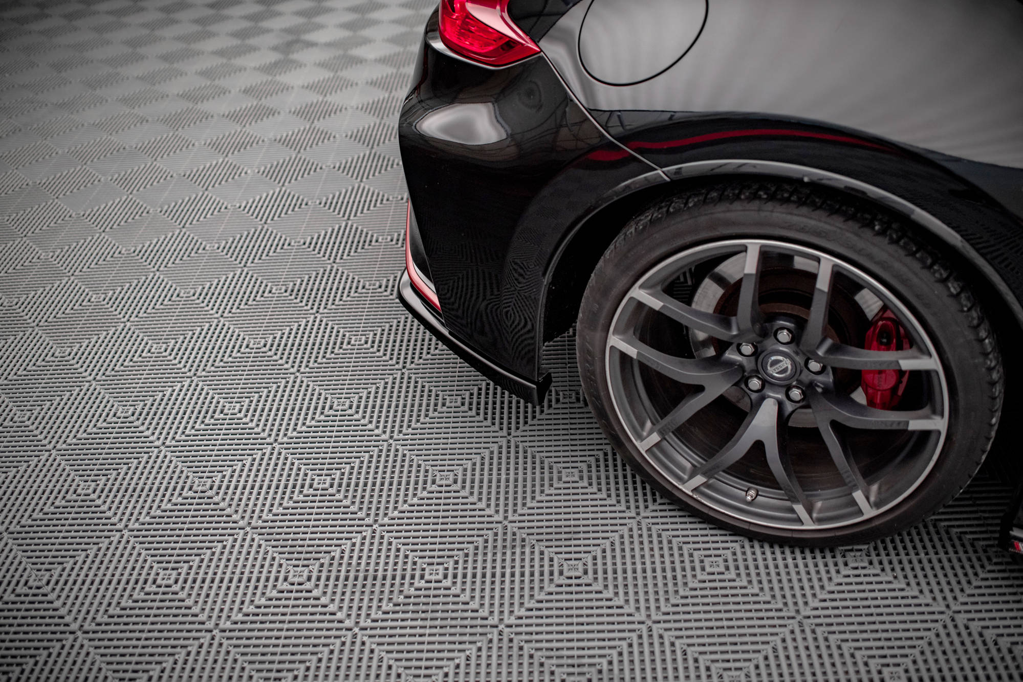 Maxton Design Heck Ansatz Flaps Diffusor passend für Nissan 370Z Nismo Facelift schwarz Hochglanz
