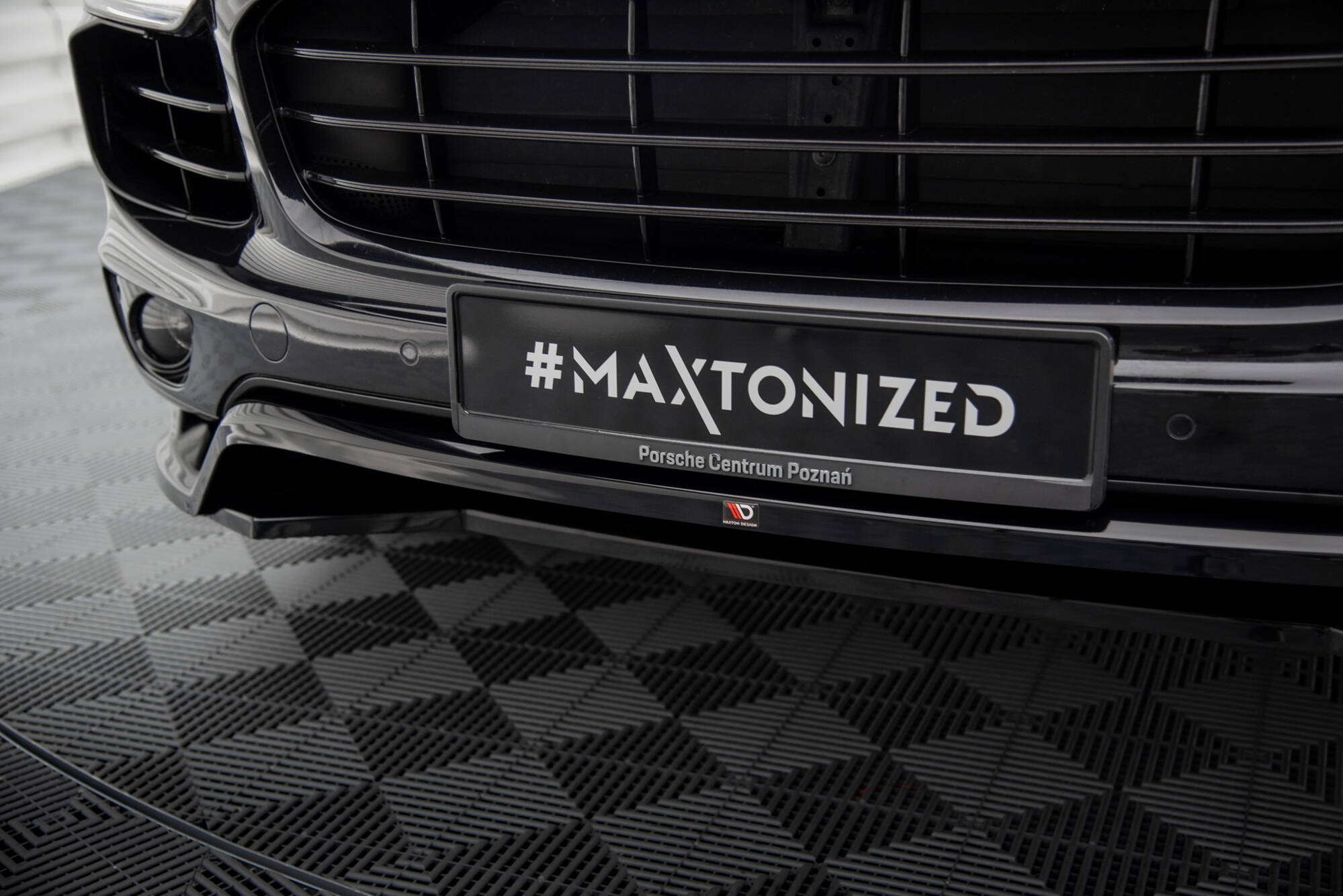 Maxton Design Street+ Spoilerlippe Front Ansatz passend für Porsche Cayenne Mk2 Facelift schwarz Hochglanz