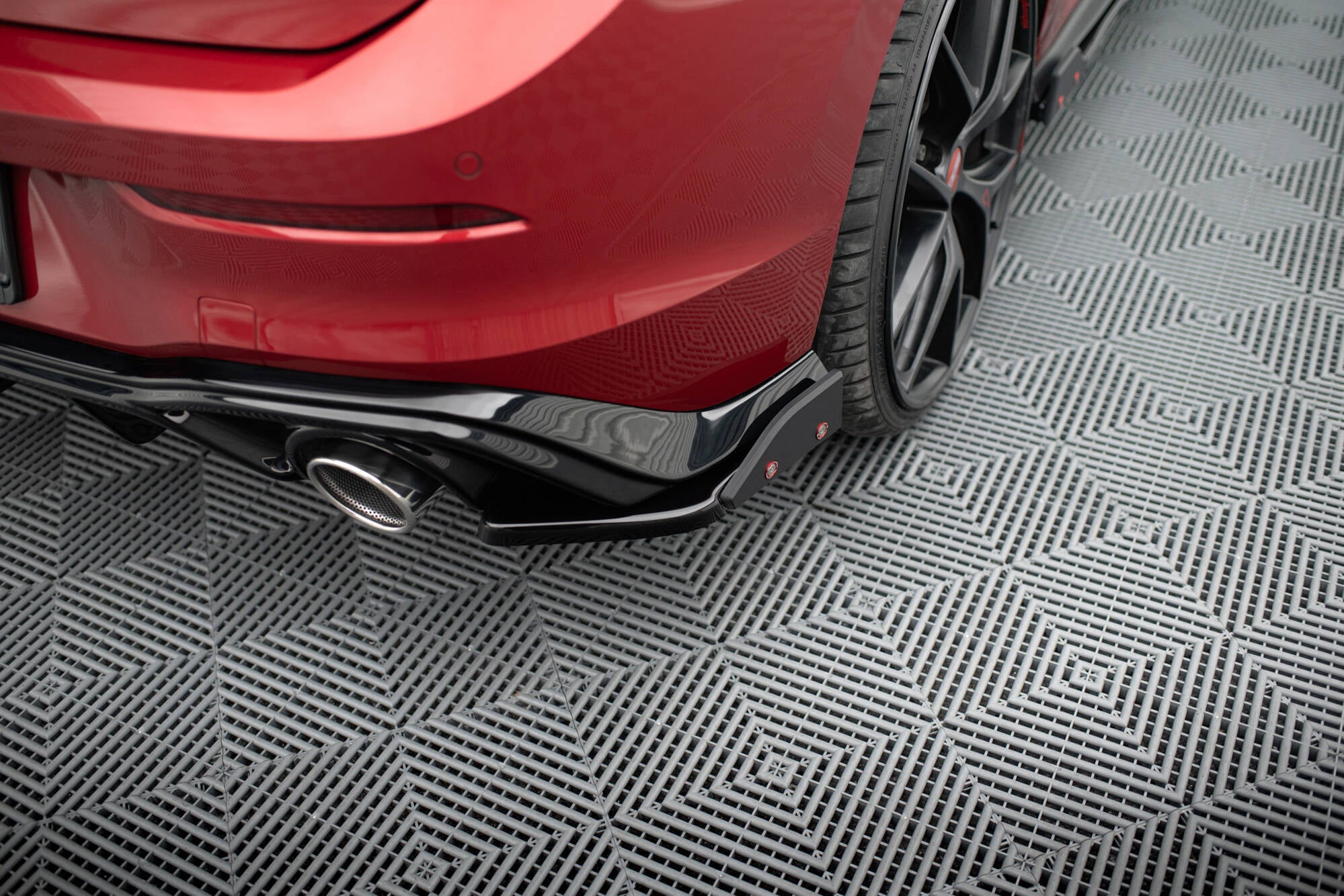 Maxton Design Heck Ansatz Flaps Diffusor V.4 + Flaps passend für VW Golf GTI / GTE Mk8