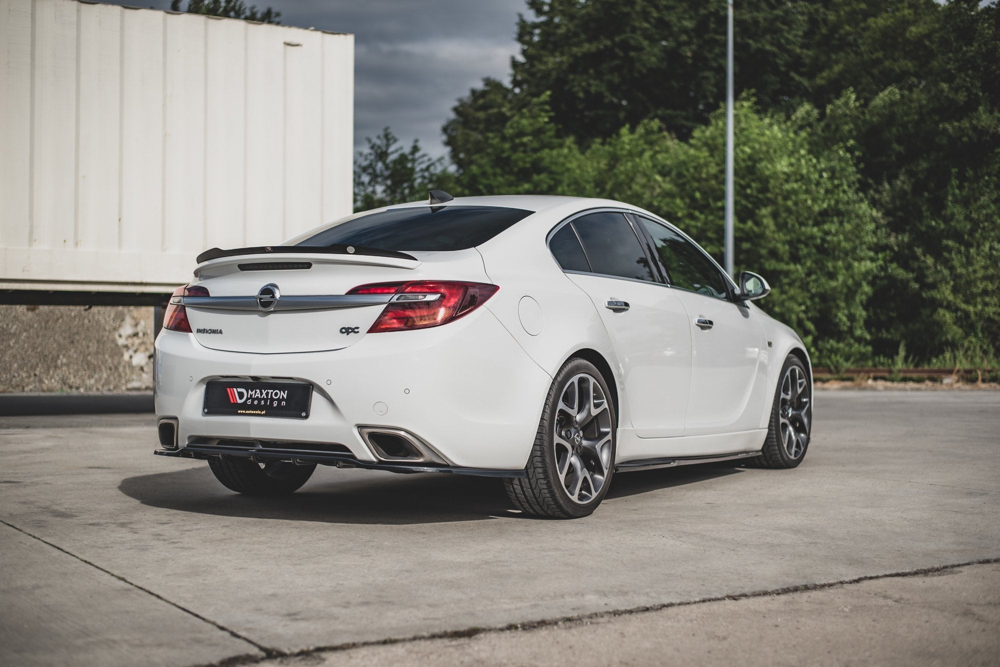 Maxton Design Street+ Mittlerer Diffusor RACE passend für Opel Insignia Mk. 1 OPC Facelift schwarz Hochglanz