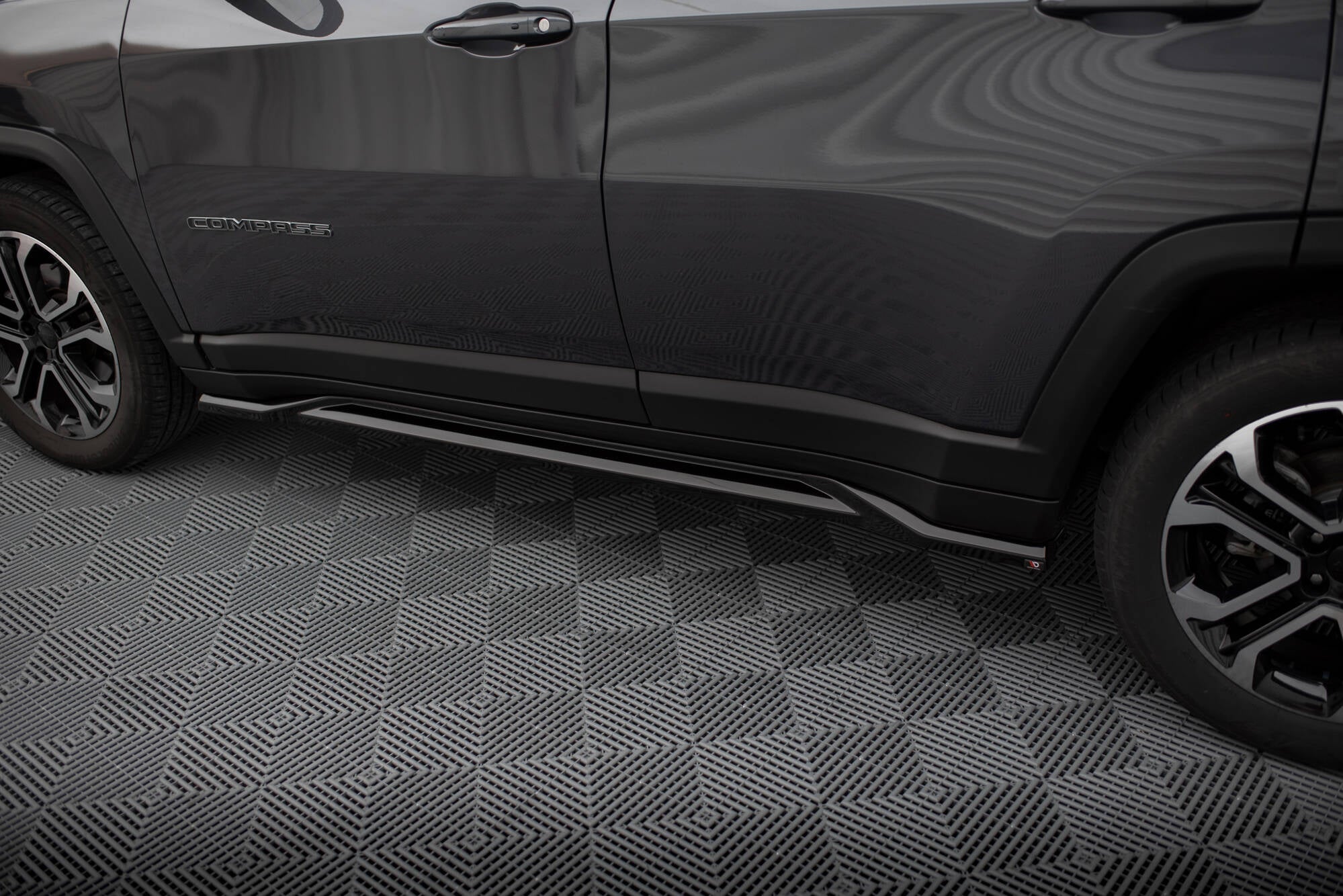 Maxton Design Street+ Seitenschweller Leisten passend für Jeep Compass Limited Mk2 Facelift schwarz Hochglanz