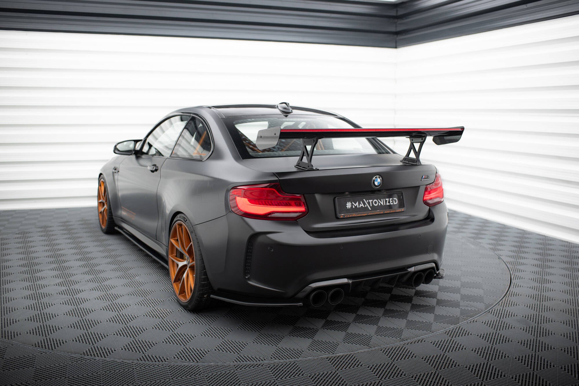 Maxton Design Carbon Spoiler With Internal Brackets Uprights + LED BMW M2 F87 / 2 / 2 M-Paket F22 für BMW M2 F87