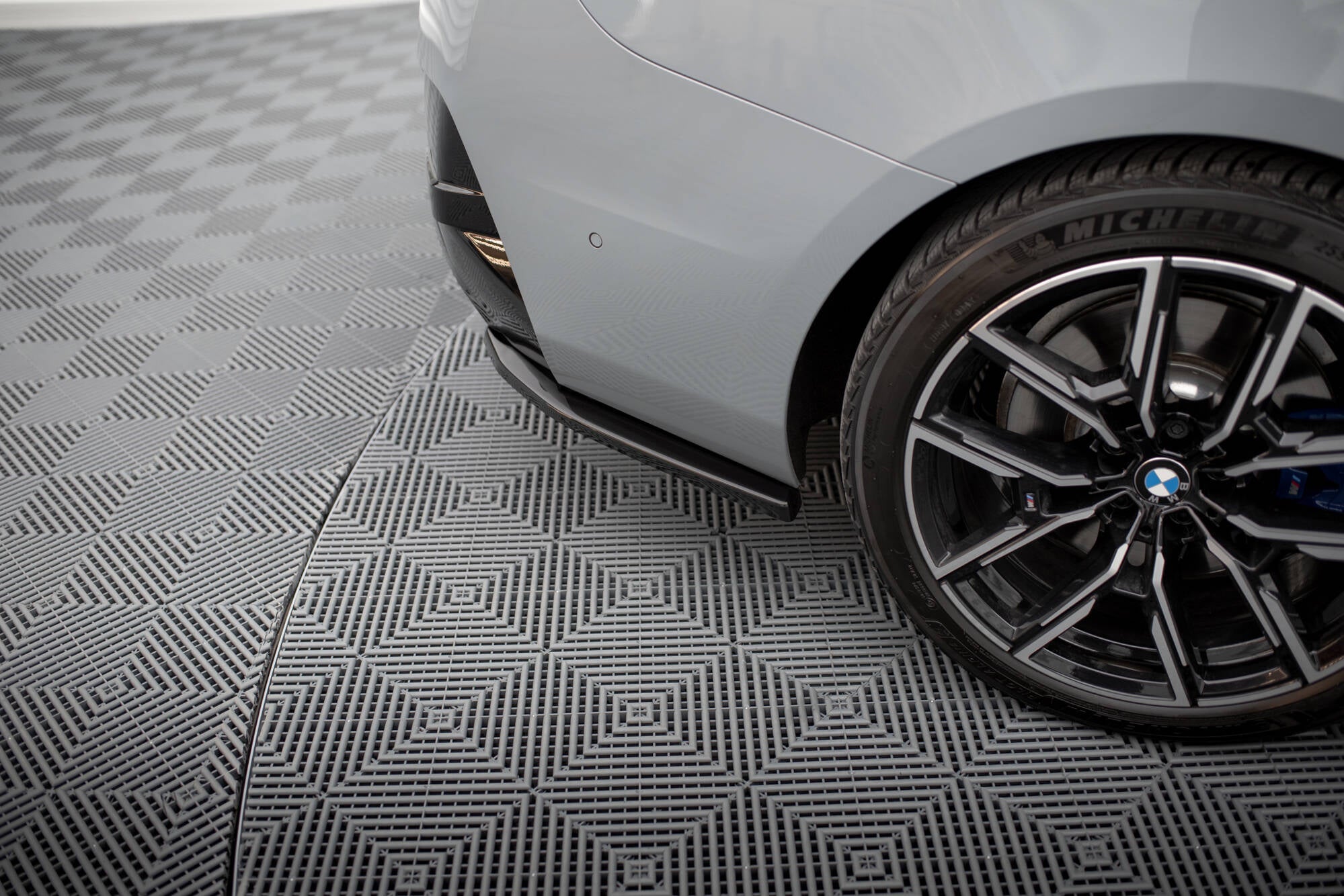 Maxton Design Heck Ansatz Flaps Diffusor V.3 passend für BMW M440i / 4 M-Paket Gran Coupe G26 schwarz Hochglanz