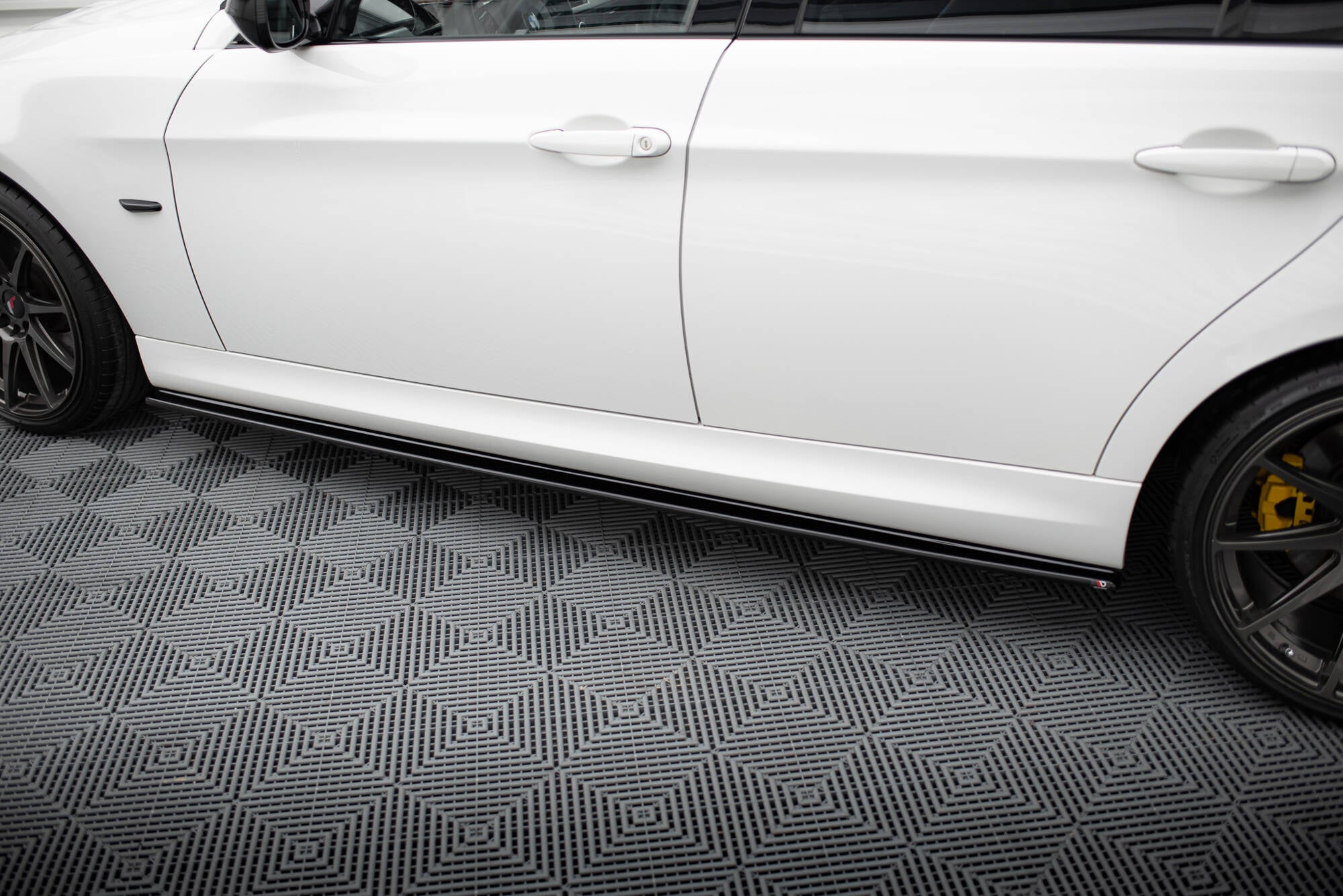 Maxton Design Street+ Seitenschweller Leisten passend für BMW 3er M-Paket Limousine / Touring E90 / E91 schwarz Hochglanz