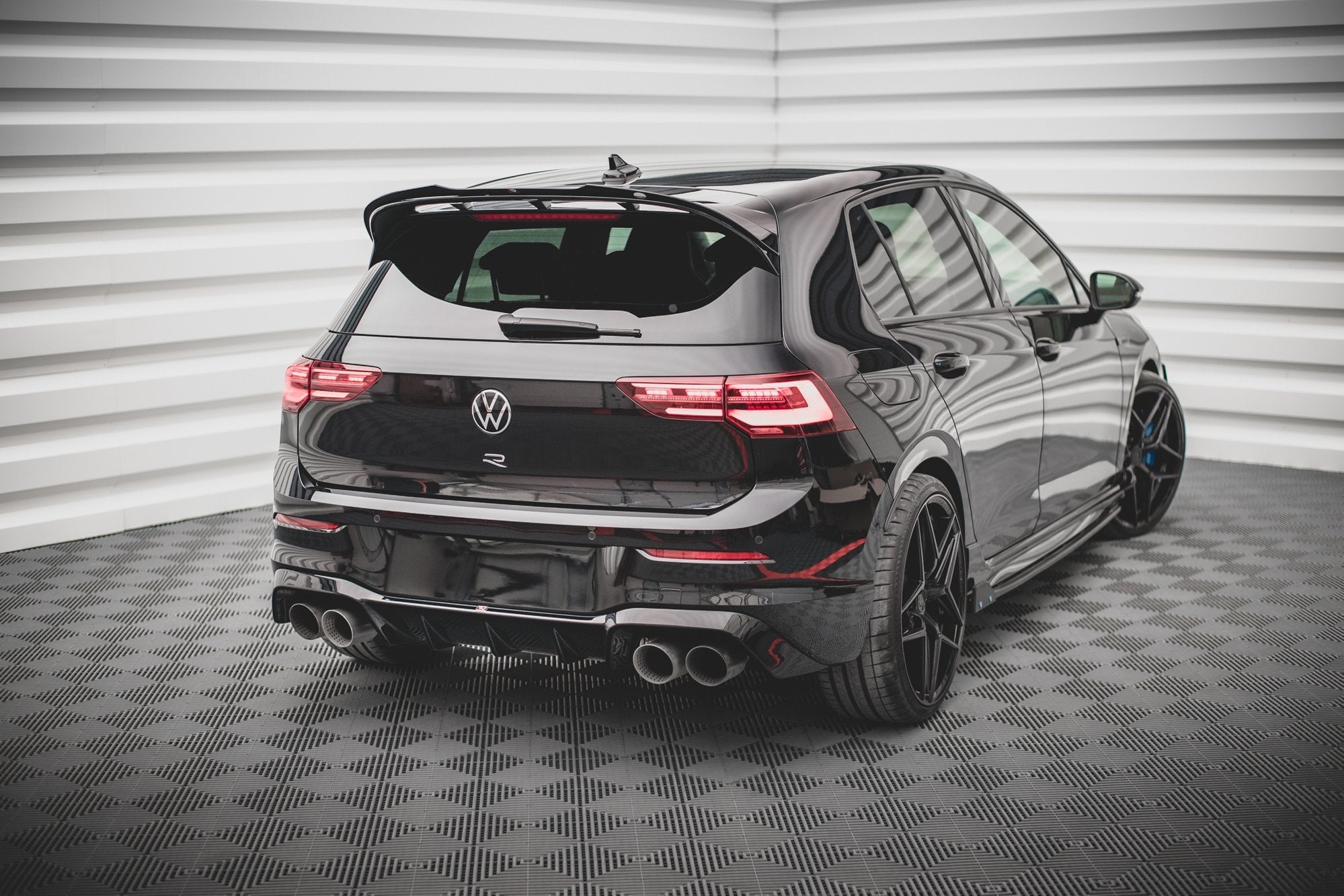 Maxton Design Diffusor Heck Ansatz V.1 passend für VW Golf R Hatchback Mk8 Facelift schwarz Hochglanz