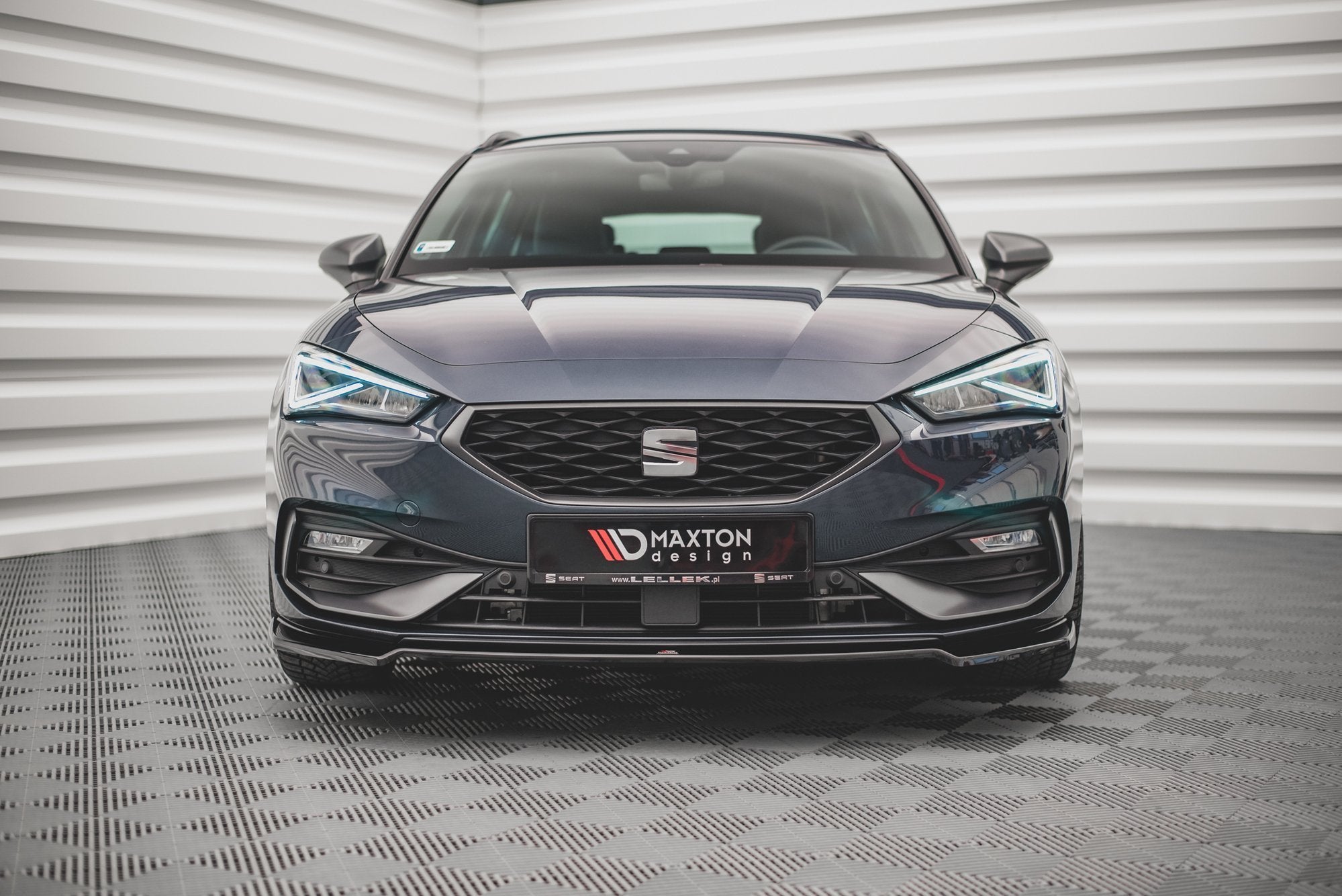 Maxton Design Street+ Spoilerlippe Front Ansatz V.3 passend für Seat Leon FR Mk4 schwarz Hochglanz