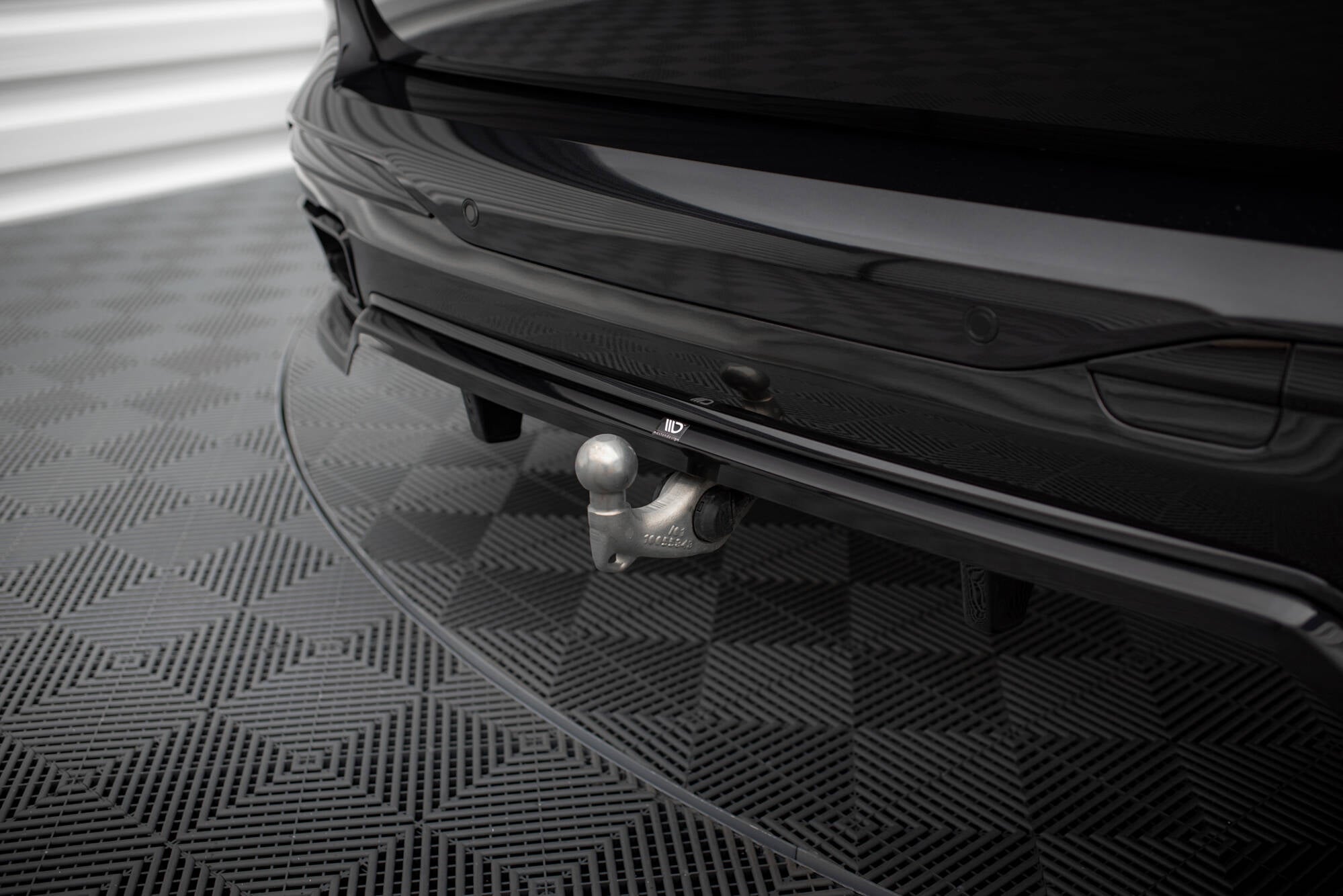 Maxton Design Street+ Mittlerer Diffusor RACE passend für BMW X7 M-Paket G07 Facelift schwarz Hochglanz