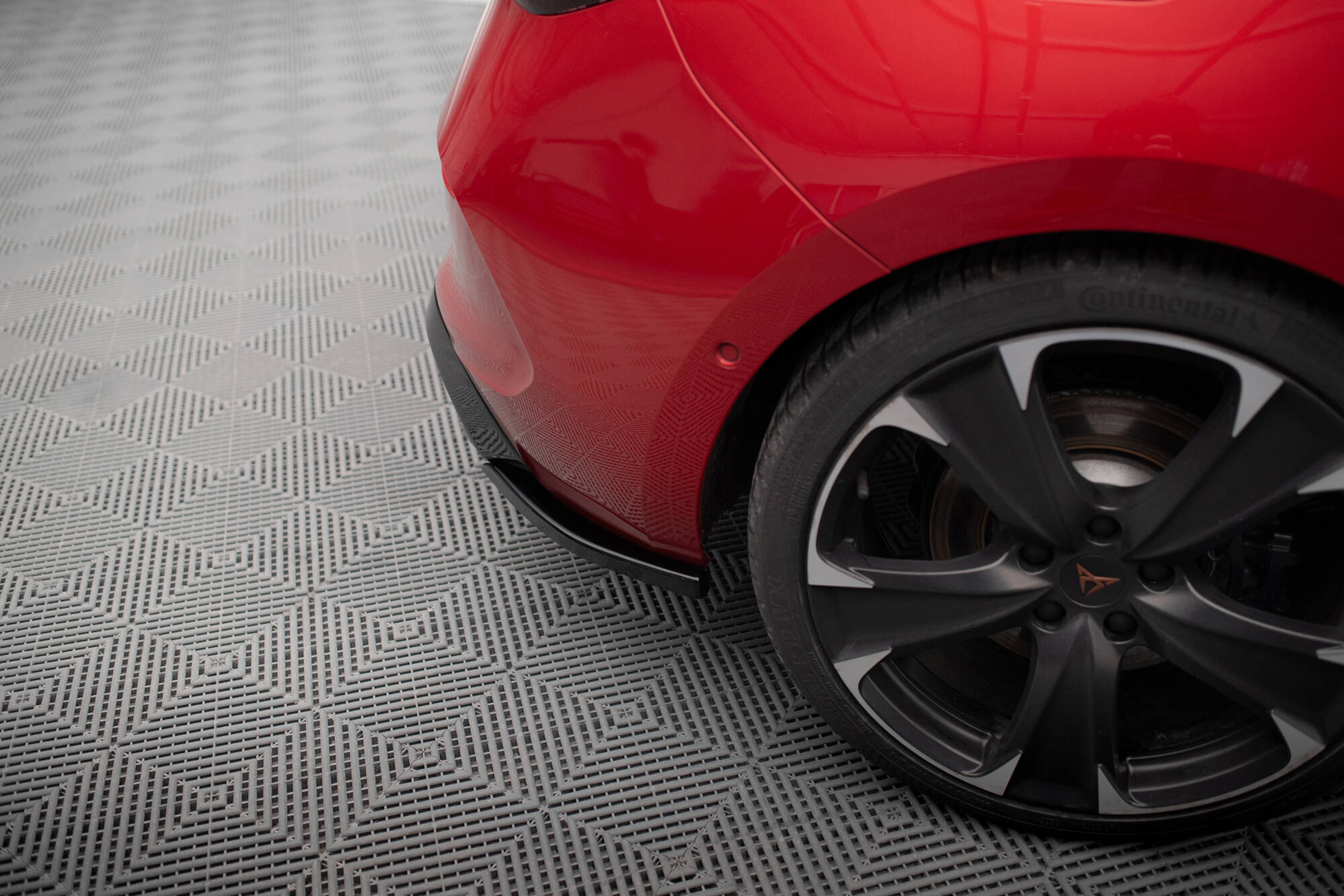 Maxton Design Heck Ansatz Flaps Diffusor V.2 passend für Cupra Leon Hatchback Mk1 schwarz Hochglanz