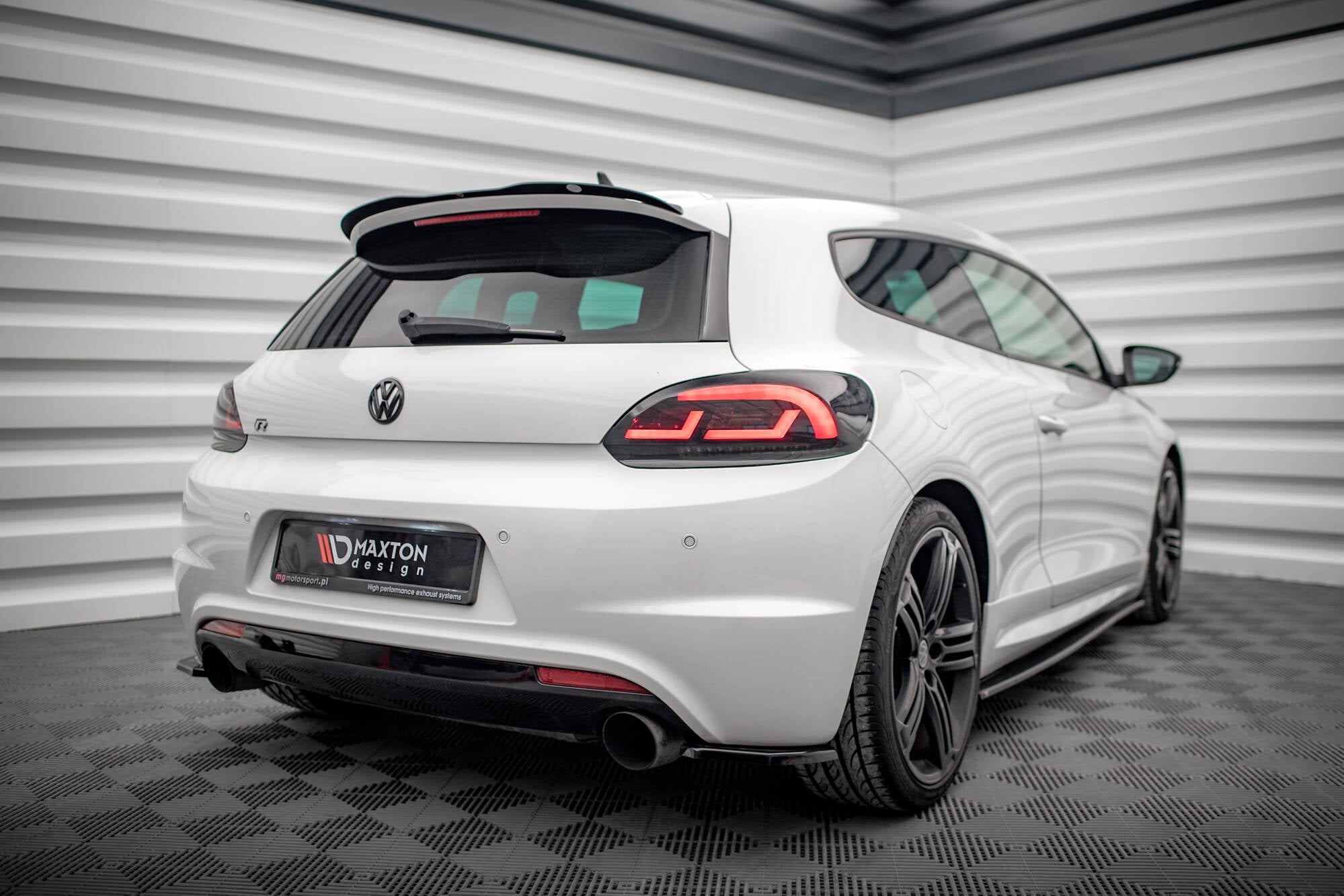 Maxton Design Heck Ansatz Flaps Diffusor passend für VW SCIROCCO R schwarz Hochglanz