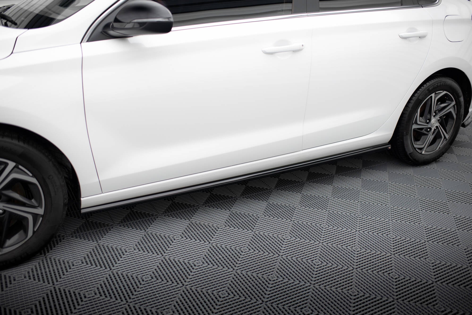Maxton Design Street+ Seitenschweller Leisten passend für Hyundai I30 N-Line / Standard Hatchback / Fastback Mk3 Facelift schwarz Hochglanz