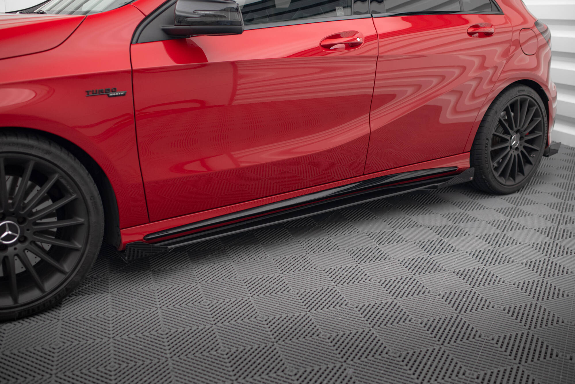Maxton Design Seitenschweller Flaps passend für Mercedes-Benz A 45 AMG W176 Facelift schwarz Hochglanz