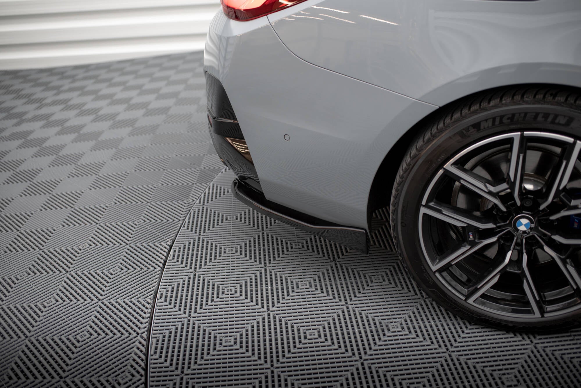 Maxton Design Heck Ansatz Flaps Diffusor V.2 passend für BMW M440i Gran Coupe G26 schwarz Hochglanz
